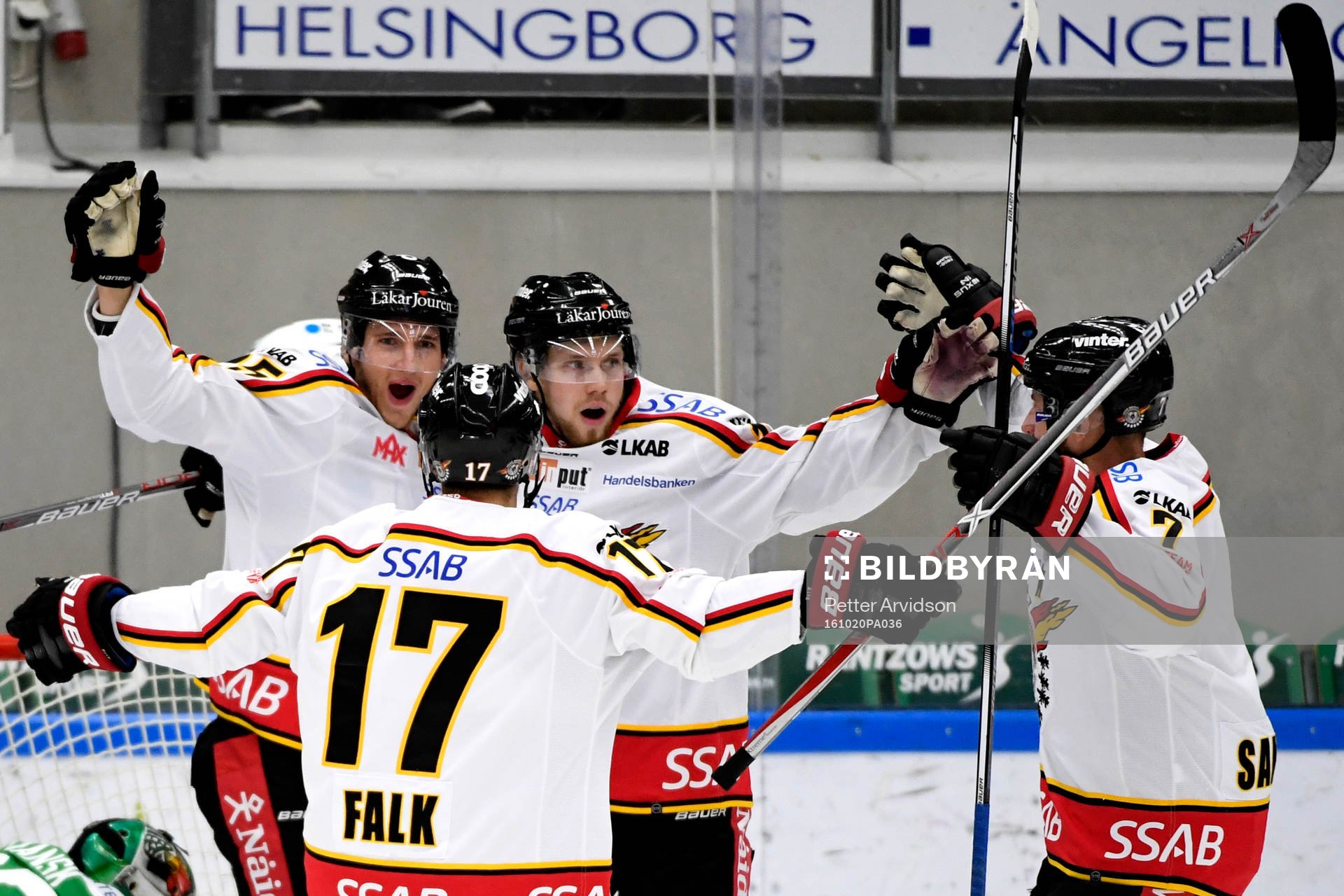Luleås Anton Hedman jublar med lagkamrater