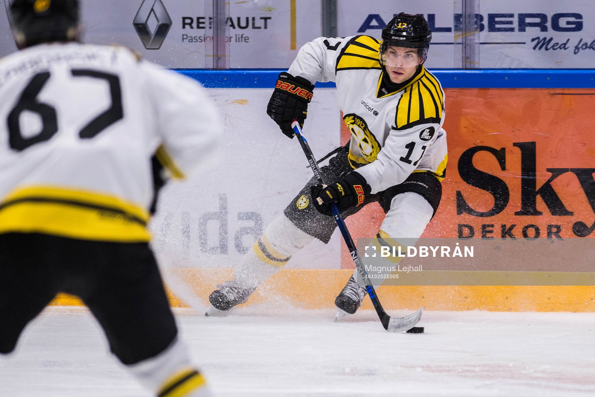 Brynäs Tomas Zaborsky (rygg) och Pathrik Westerholm