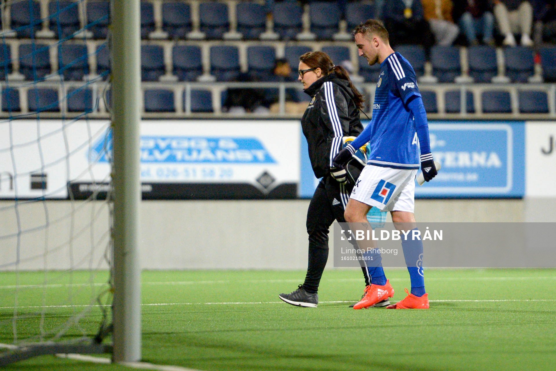 Sundsvalls Smajl Suljevic får hjälp av planen