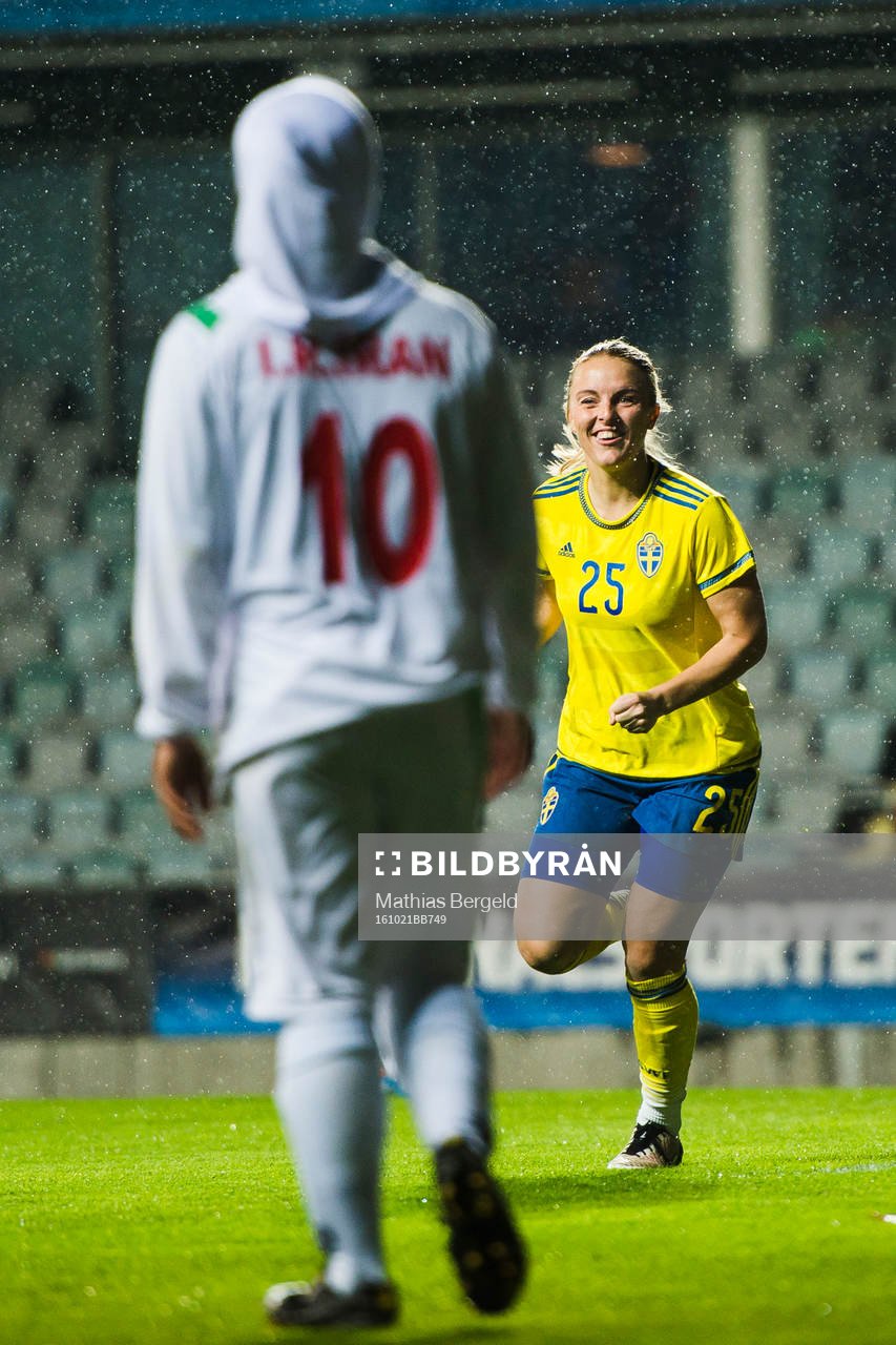 Sveriges Mimmi Larsson jublar