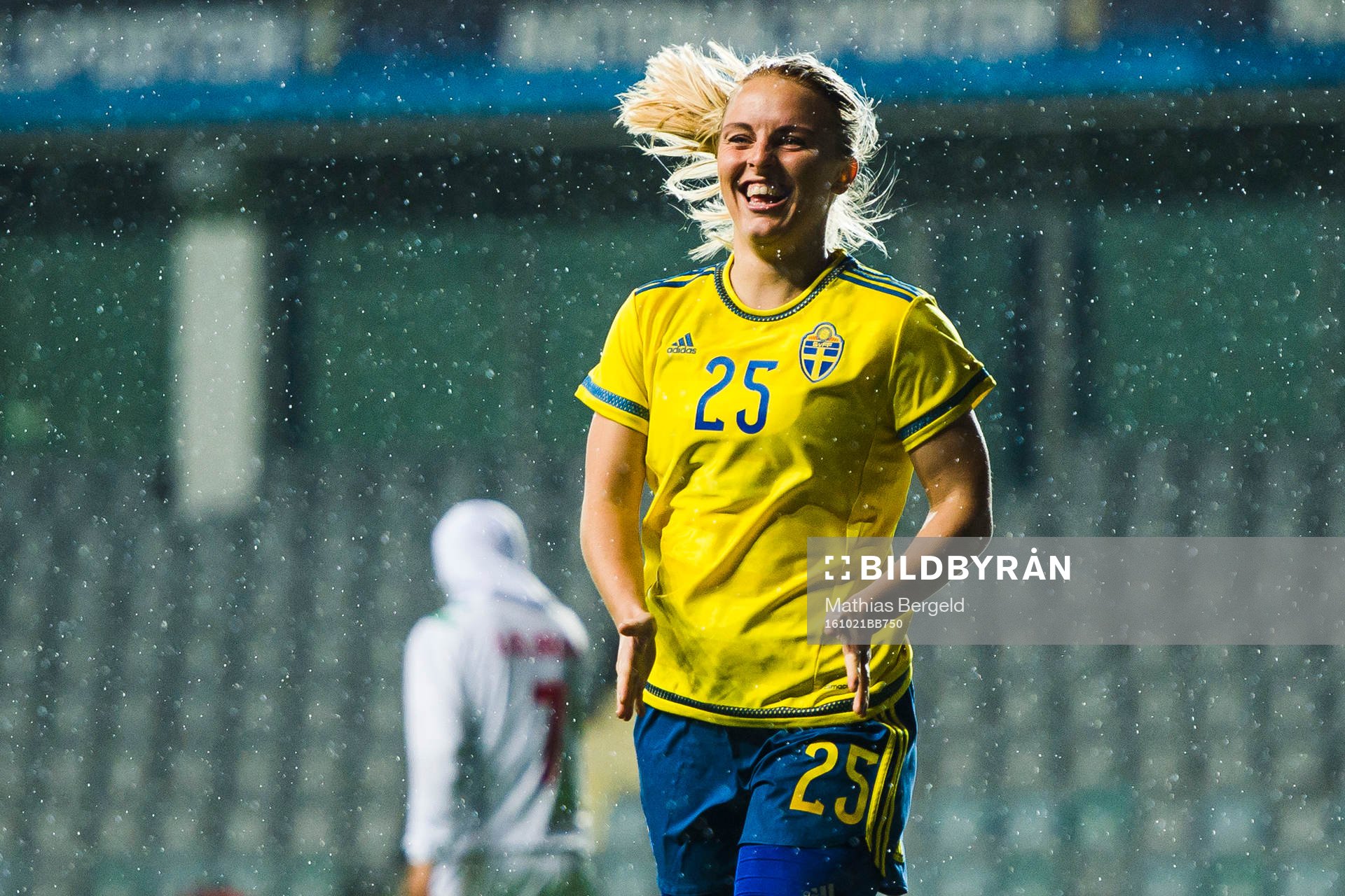 Sveriges Mimmi Larsson jublar