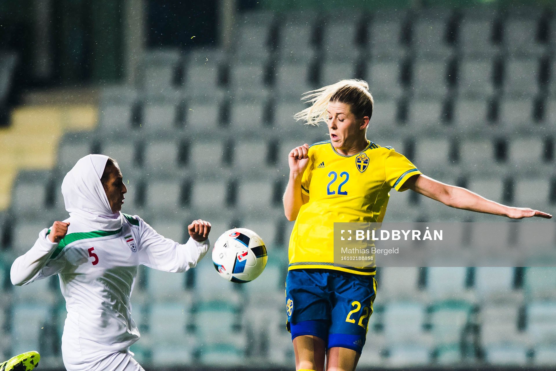 Irans Narges Kohestani och Sveriges Olivia Schough