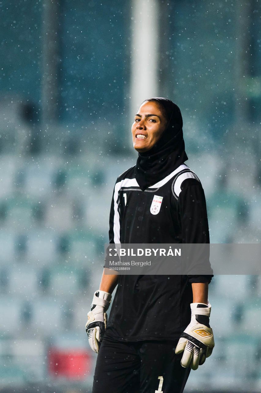 Irans målvakt Mahdeyeh Molai