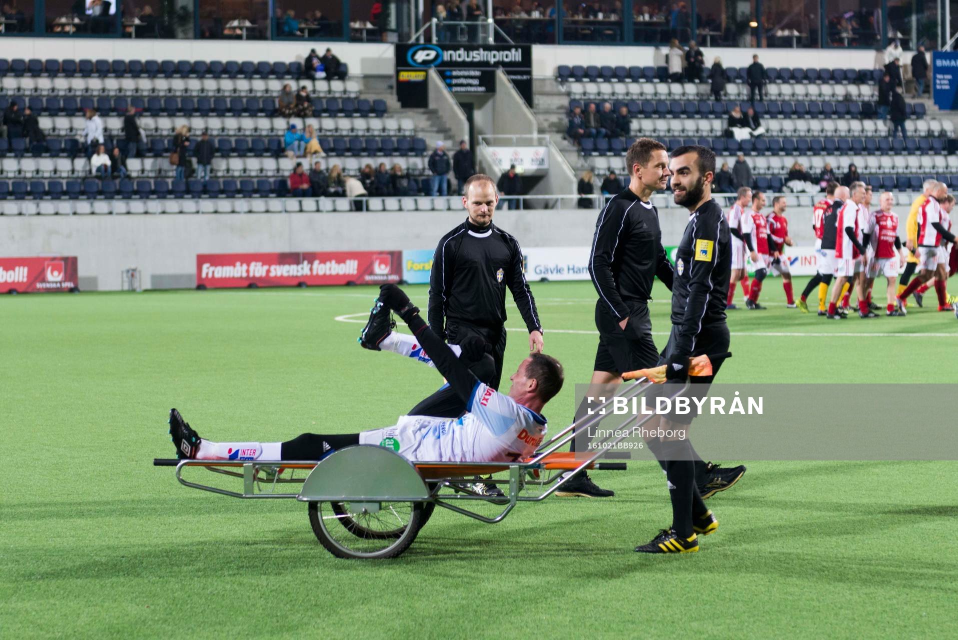 Domaren i matchen med Gefle IF Old Glories från 1982-1984