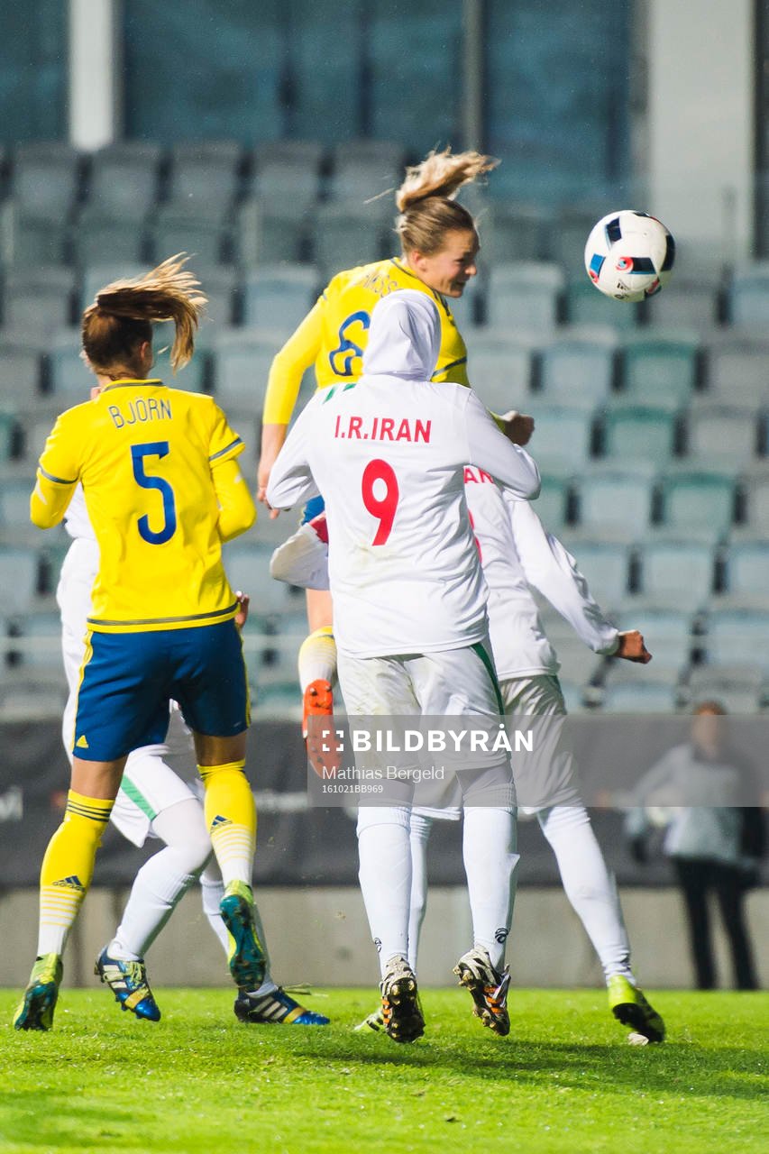 Sveriges Magdalena Eriksson gör mål på nick bakom Irans