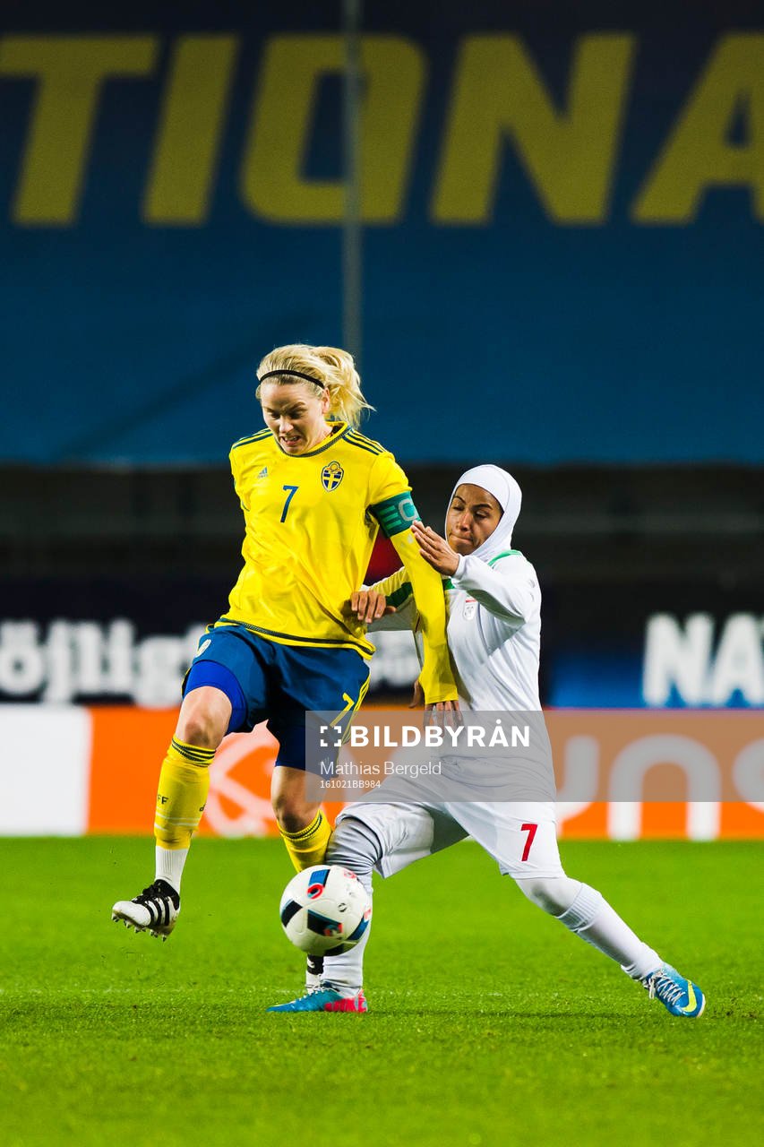 Sveriges Lisa Dahlkvist och Irans Sara Zohrabi i kamp om