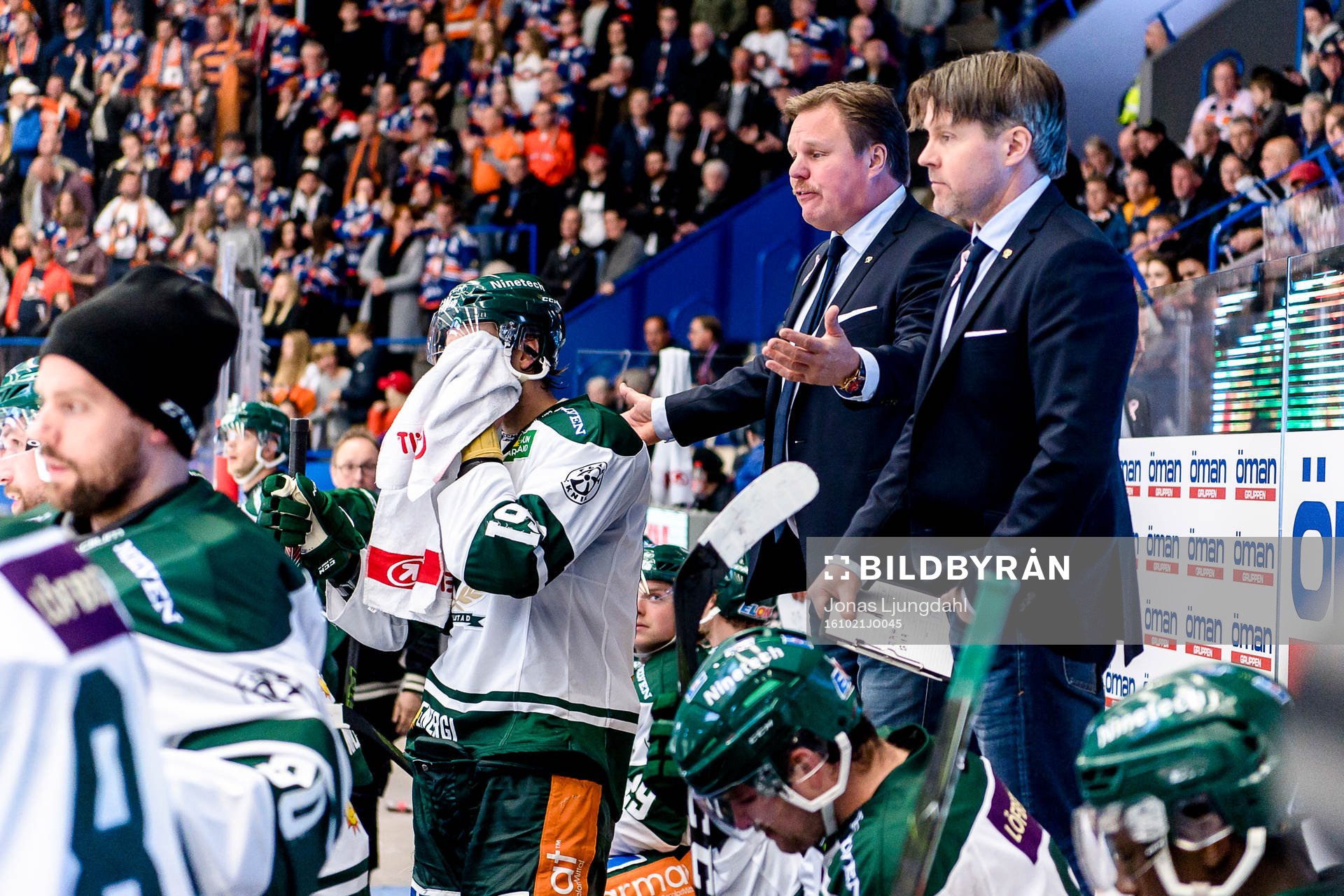 Färjestads Tränare Leif Carlsson är upprörd