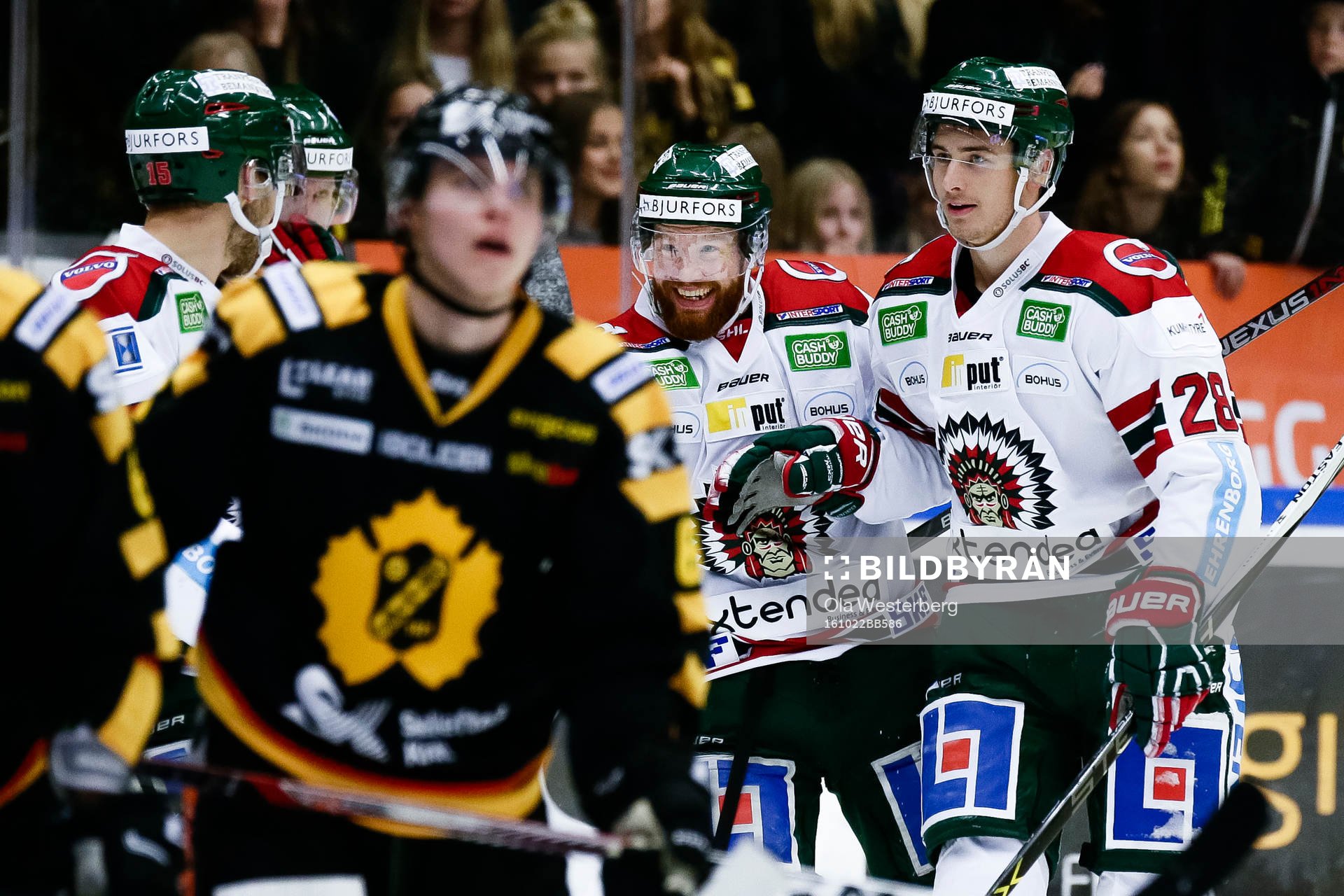 Frölundas Robin Figren och Johan Sundström jublar