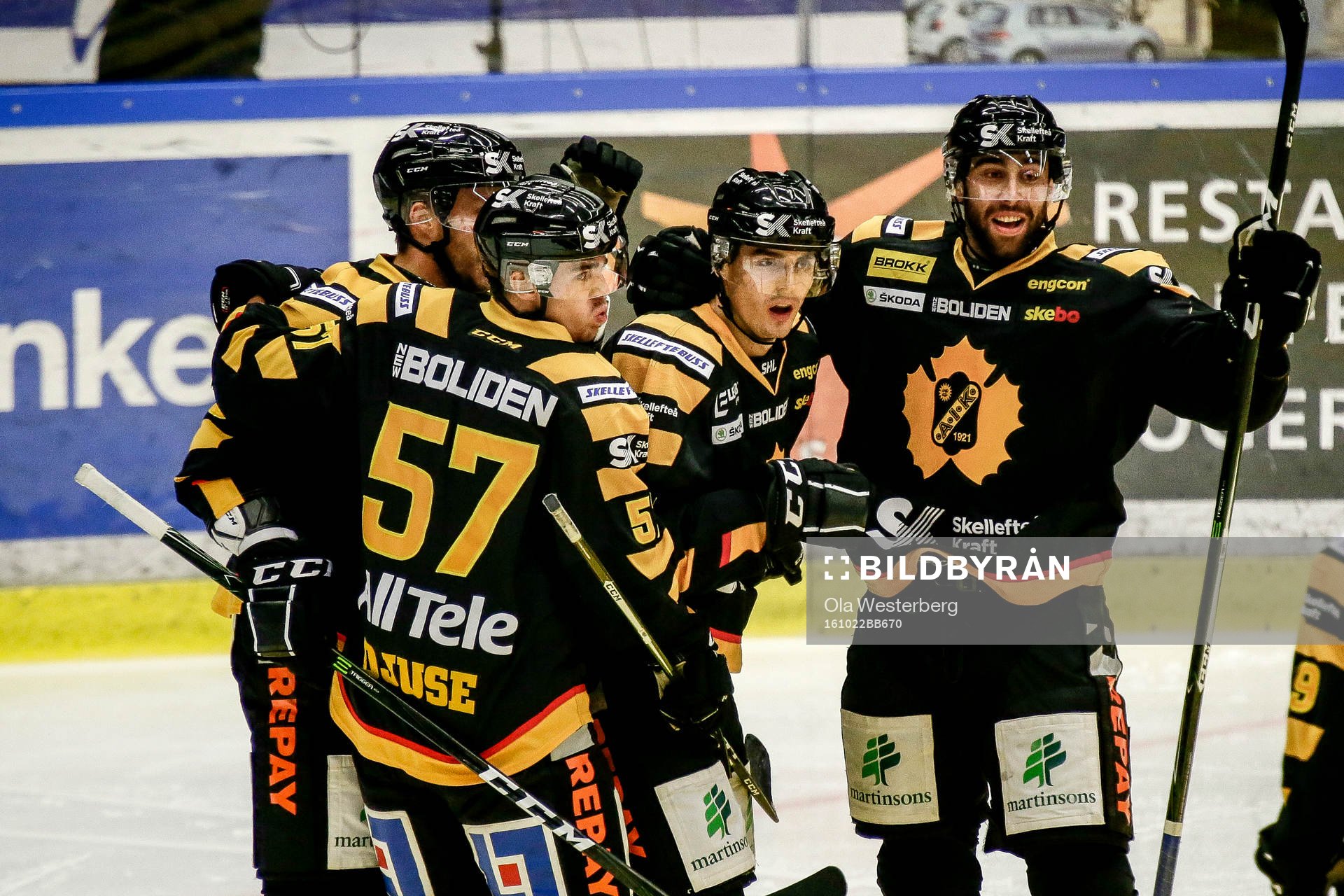 Skellefteås Henrik Hetta, Emil Djuse och Johan Alm jublar