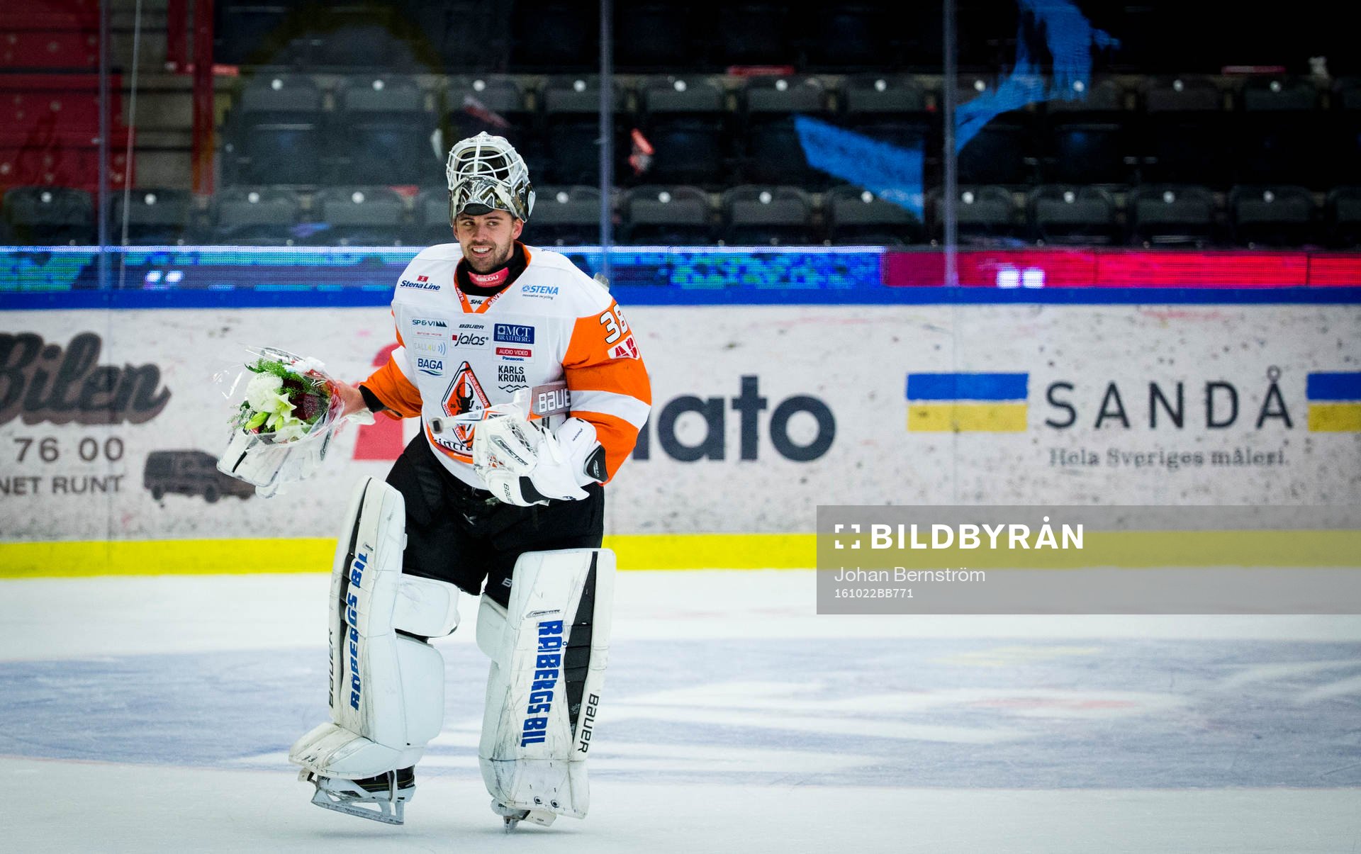 Karlskronas målvakt Johannes Jönsson jublar