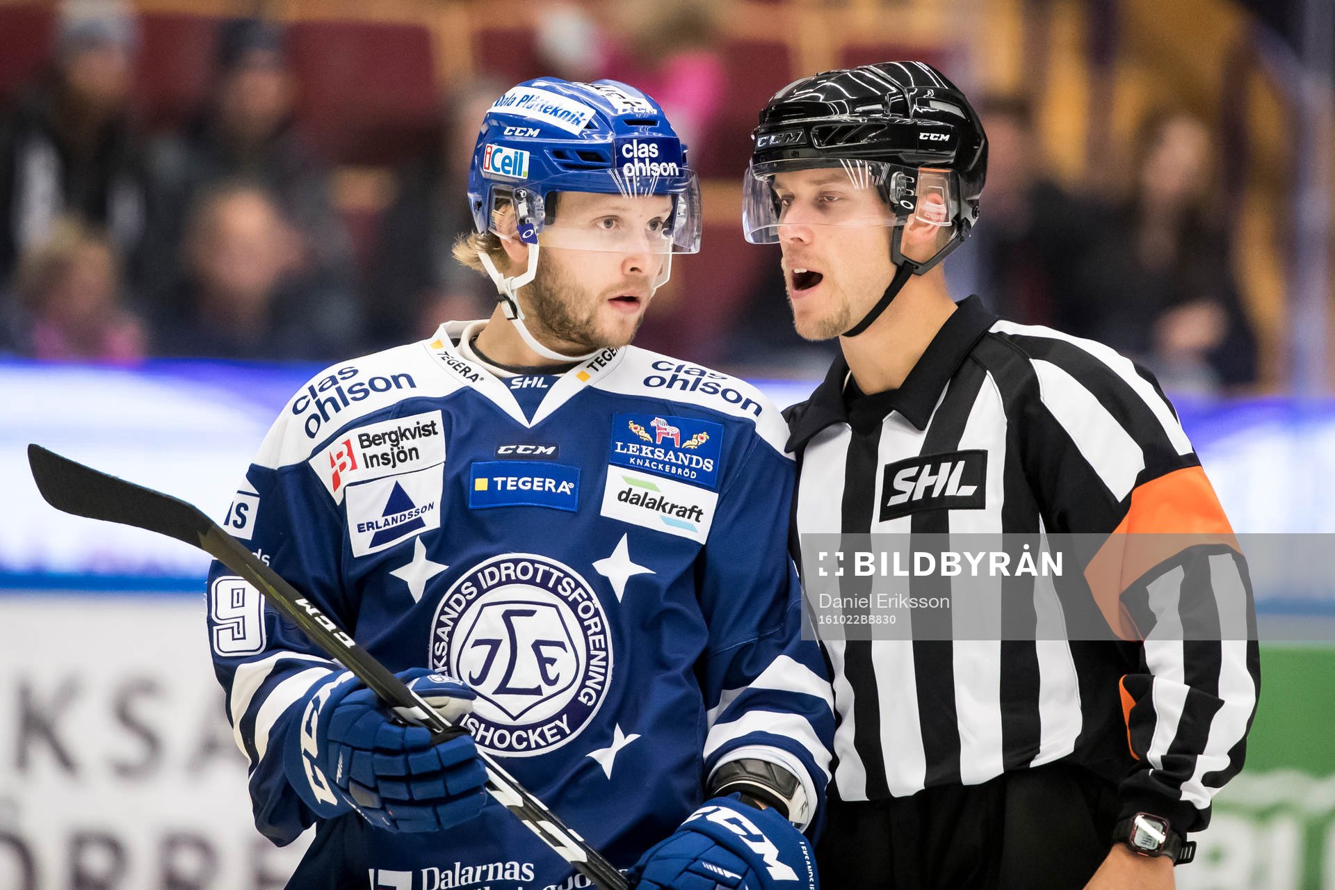 Leksands Alexander Ytterell i samspråk med domare Andreas