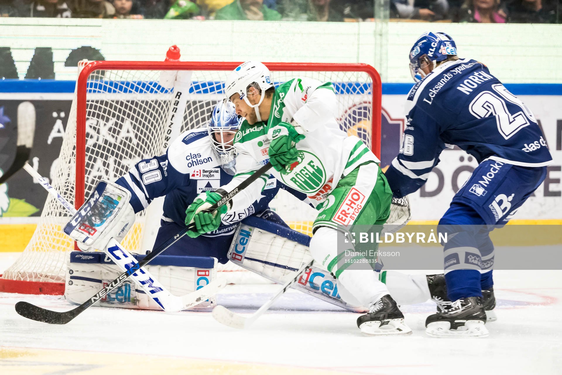 chans för Rögles Patrik Cehlin framför Leksands målvakt