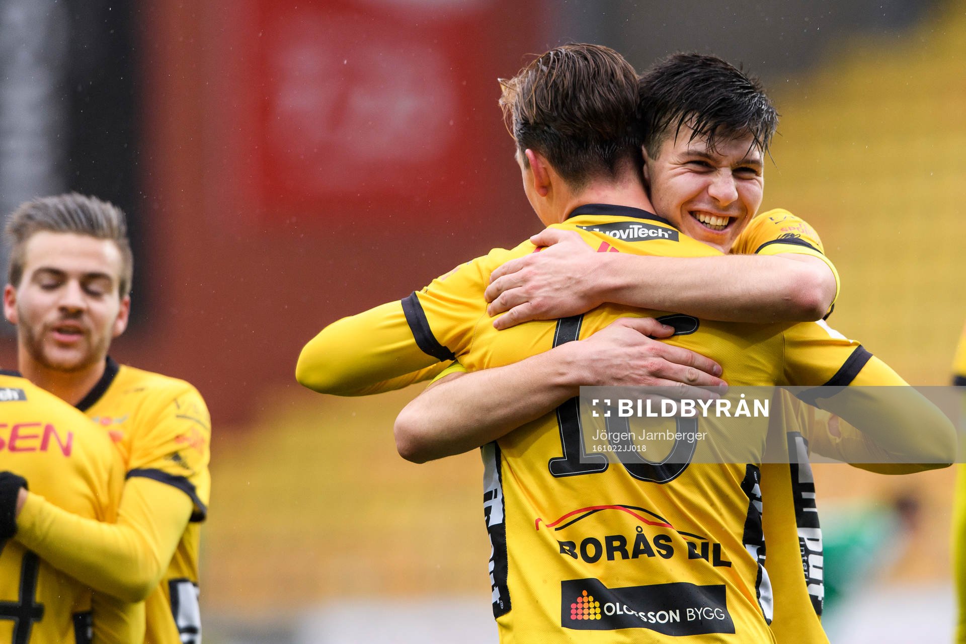 Elfsborgs Mattias Özgün kramar om Simon Olsson