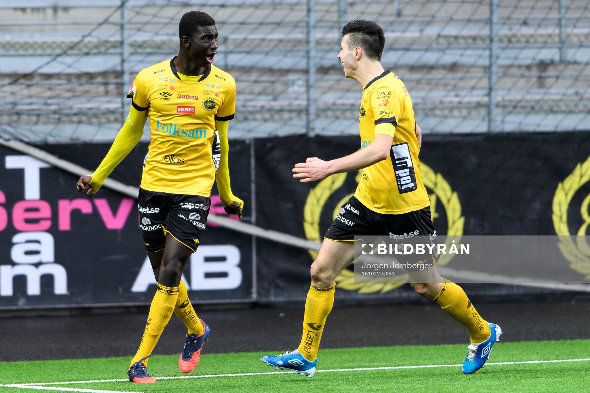 Elfsborgs Marokhy Ndione och Mattias Özgün jublar