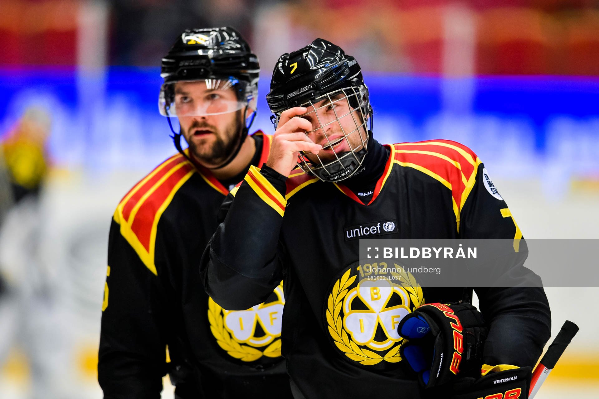 Brynäs Simon Bertilsson och Ponthus Westerholm  deppar