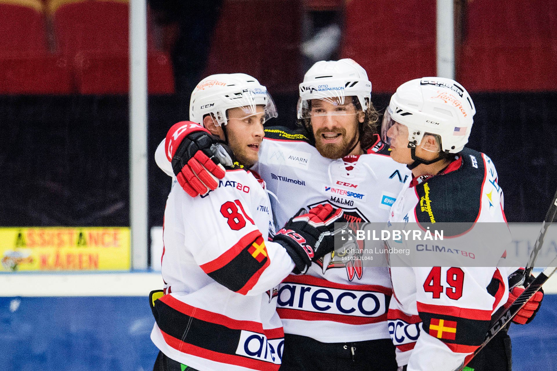 Malmö Redhawks Andreas Thuresson (m) gör 3-3 och jublar