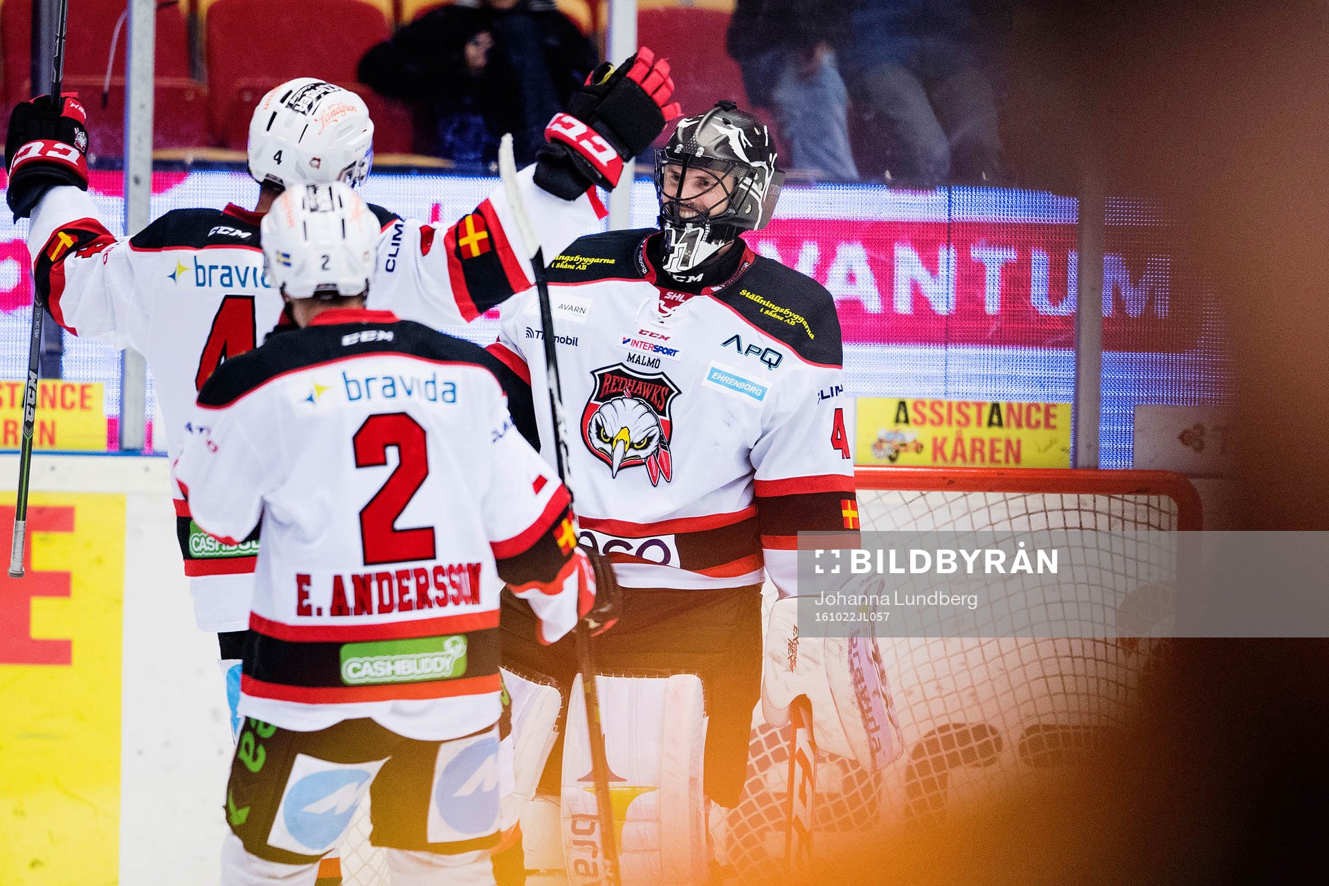 Malmö Redhawks målvakt Cristopher Nihlstorp jublar vid