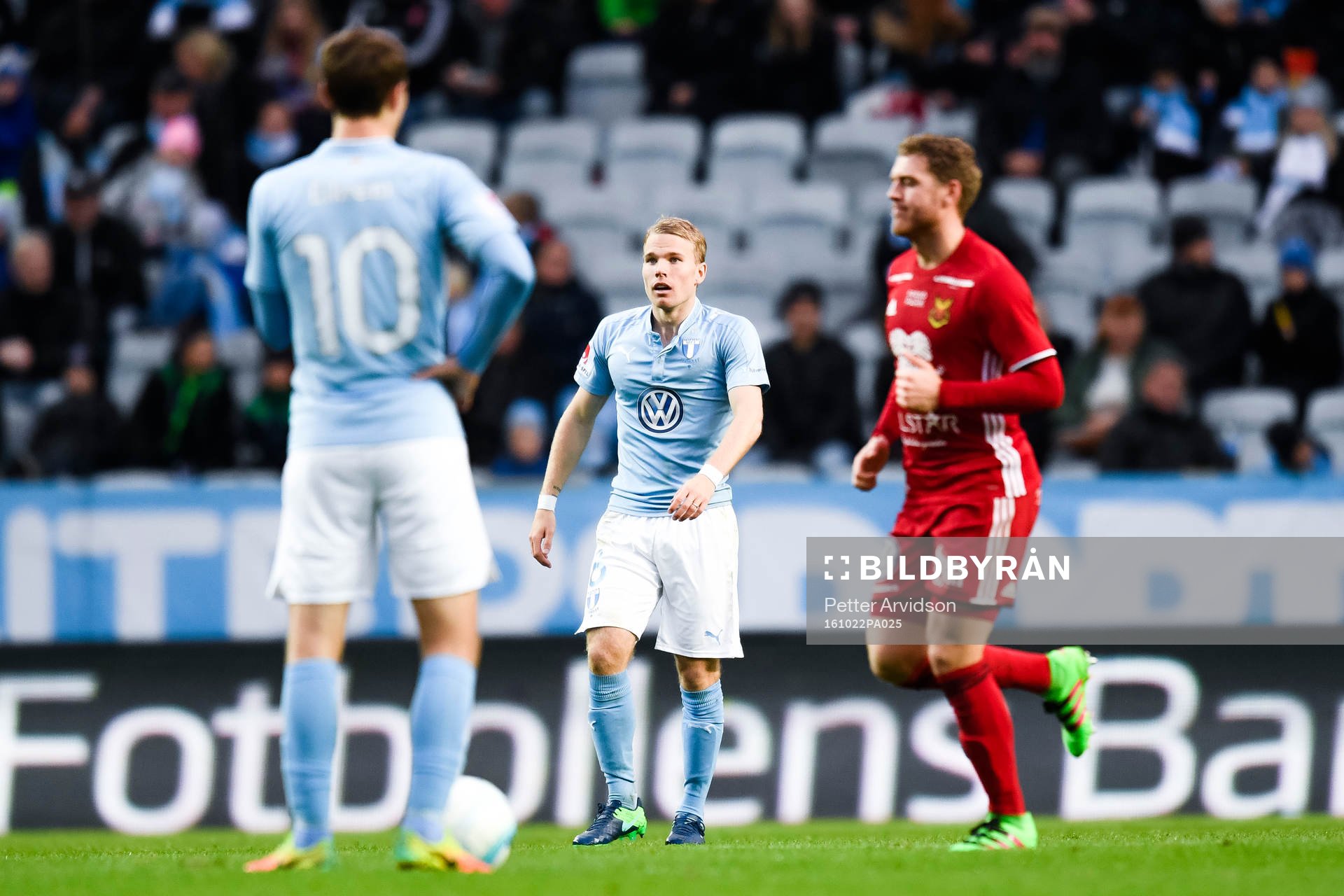 Malmö FFs Oscar Lewicki deppar