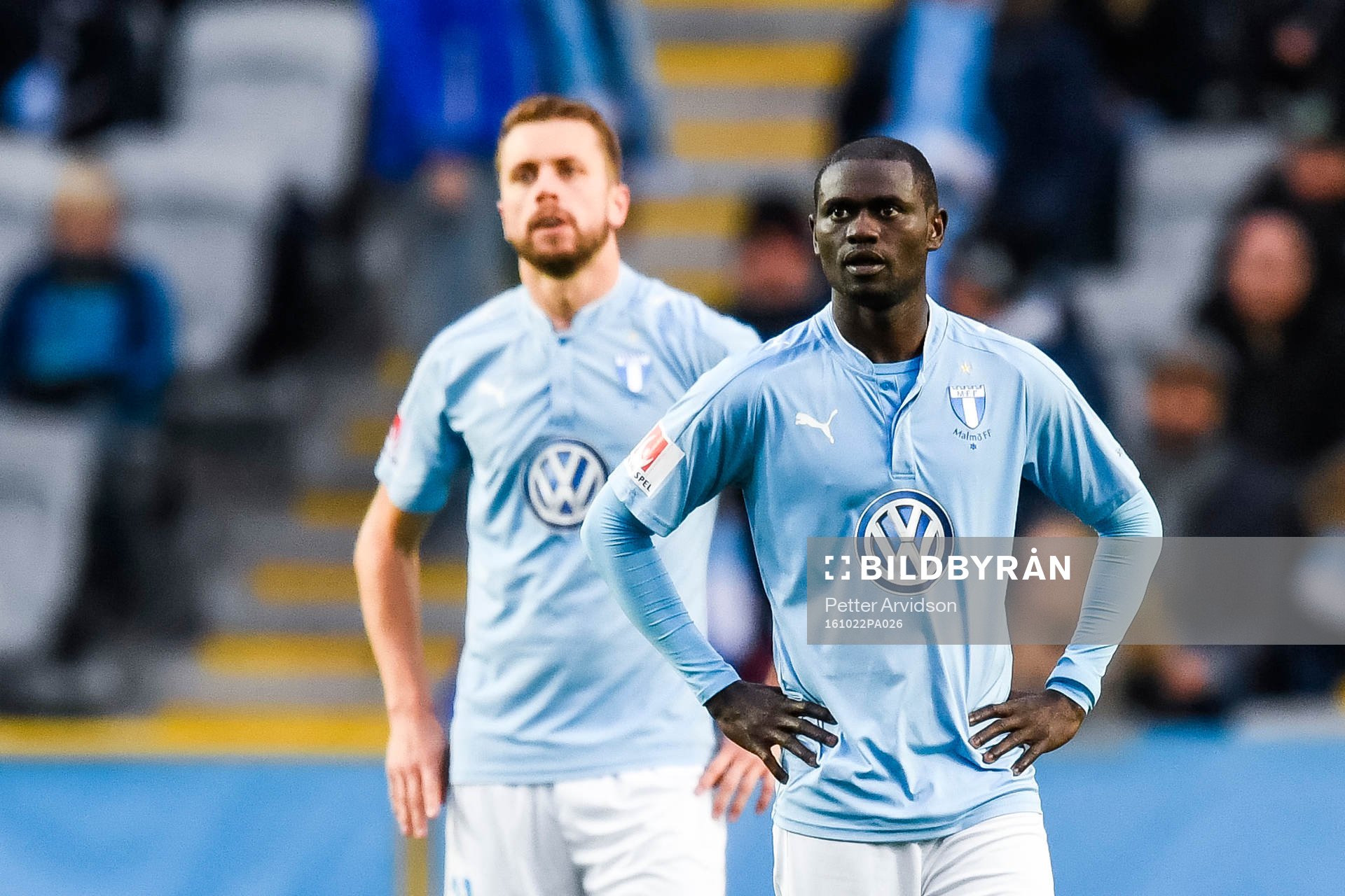 Malmö FFs Enock Kofi Adu och Kari Arnason deppar
