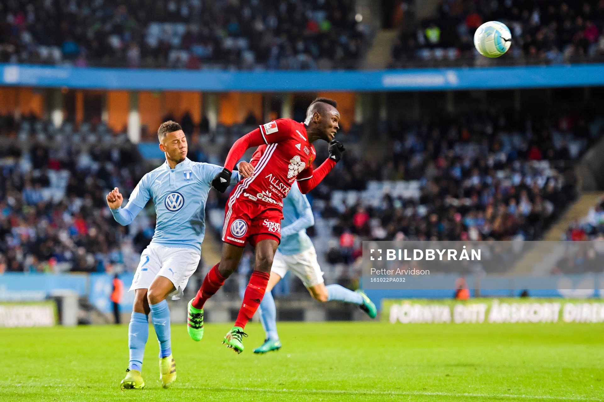 Malmö FFs Tobias Sana och Östersunds Samuel Mensiro
