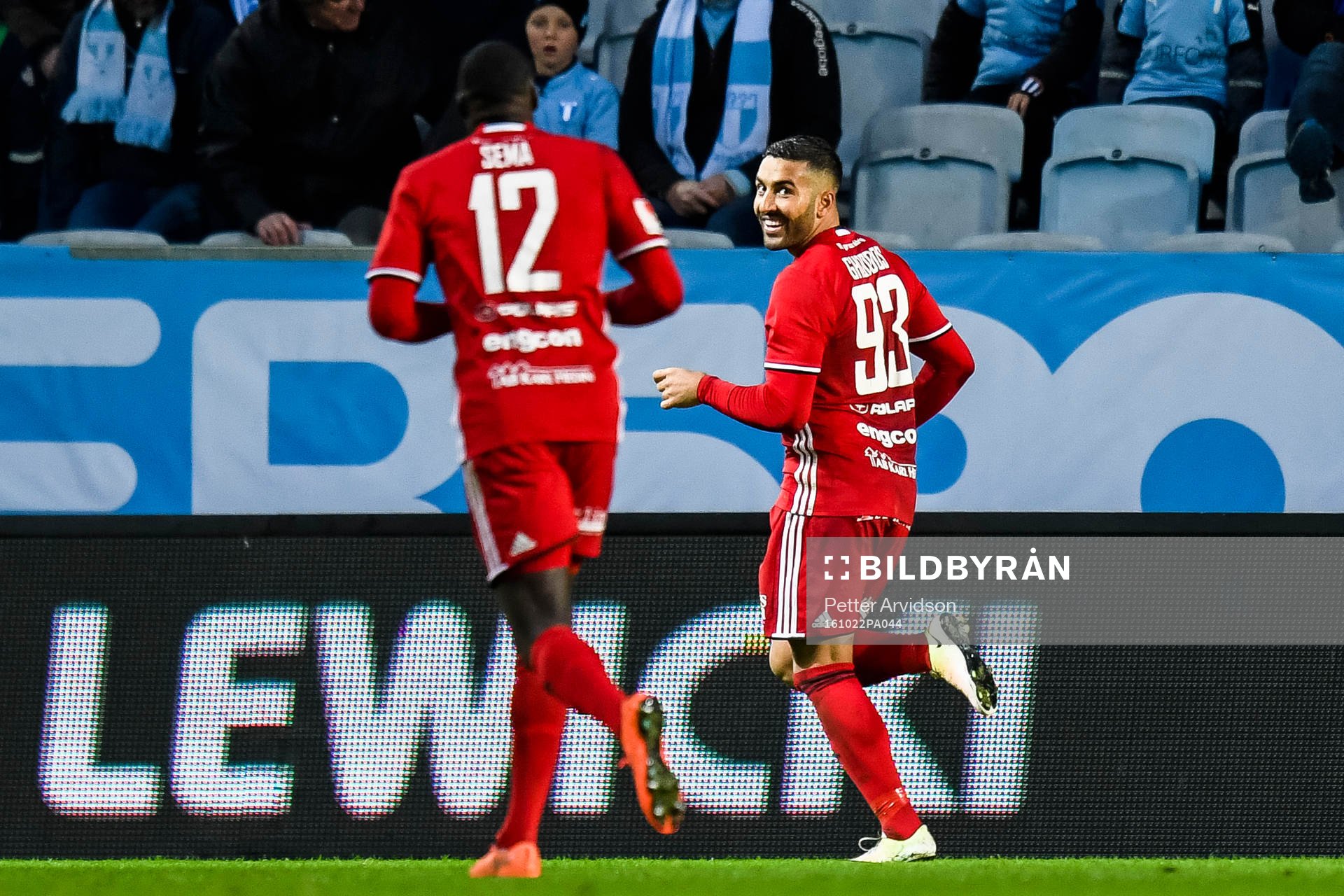 Östersunds Saman Ghoddos jublar
