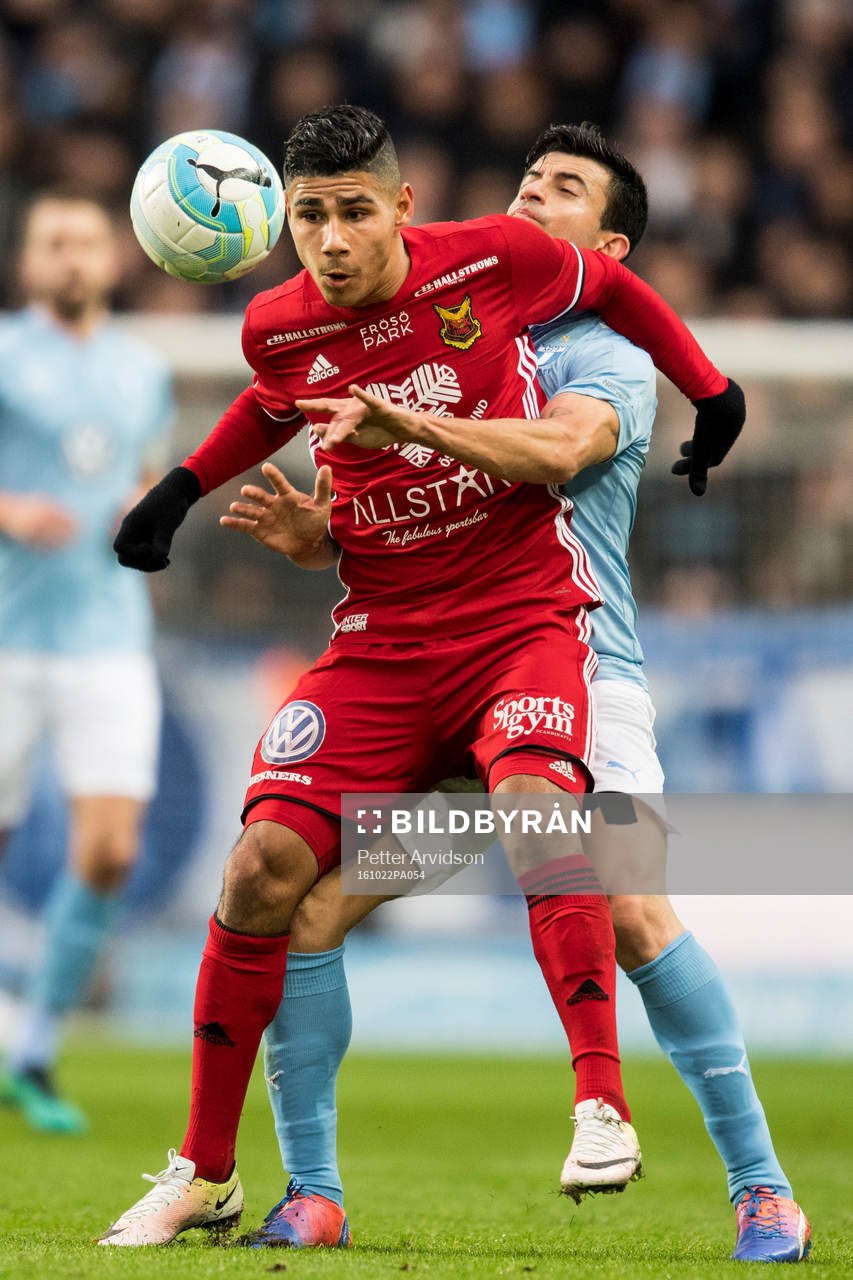 Östersunds Hosam Aiesh och Malmö FFs Behrang Safari