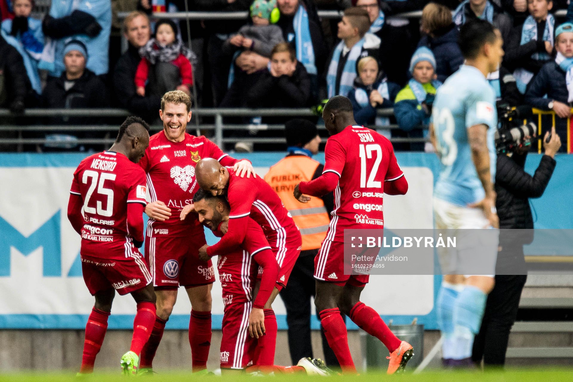 Östersunds spelare jublar