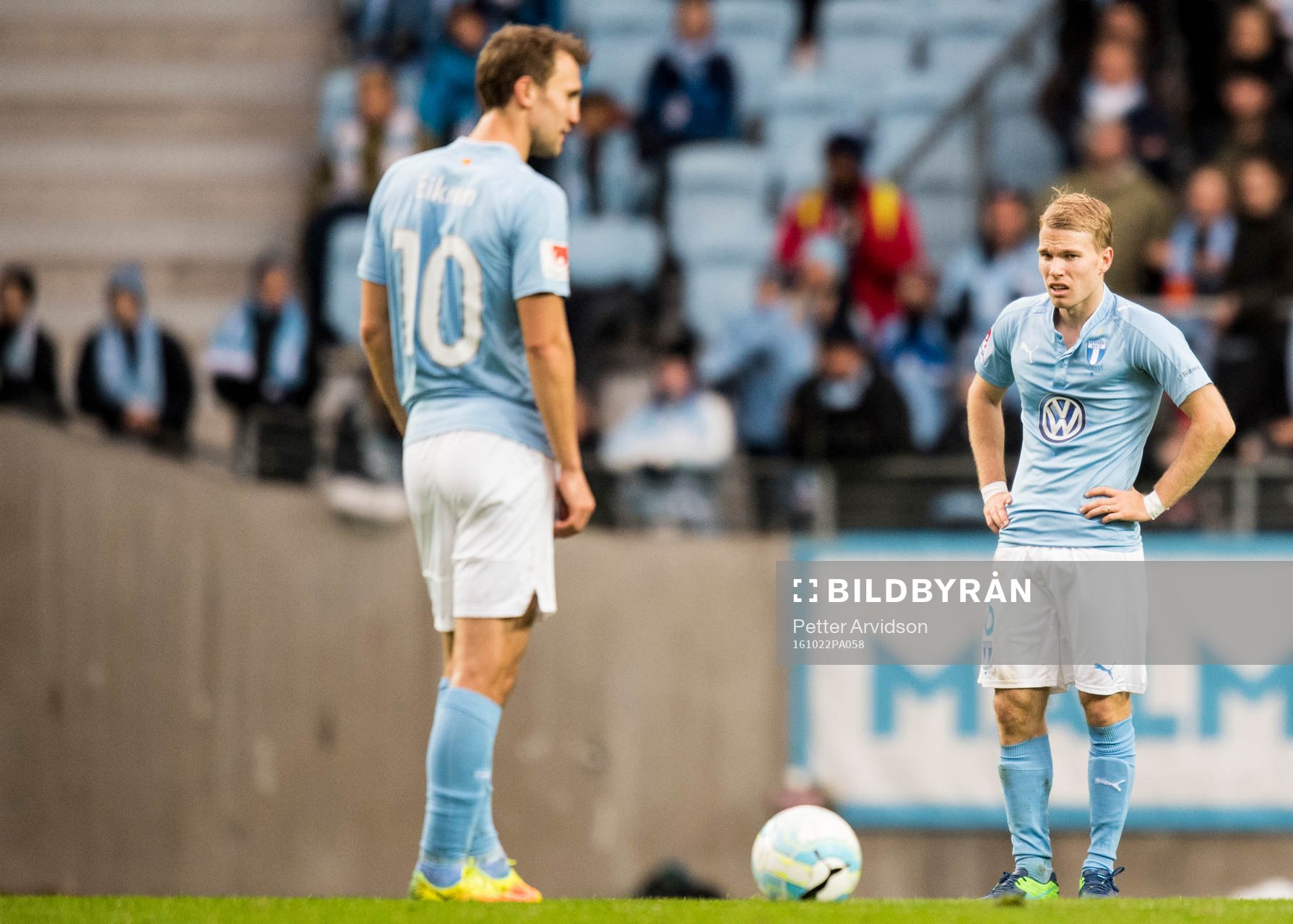 Malmö FFs Magnus Wolff Eikrem och Yoshimar Yotún deppar