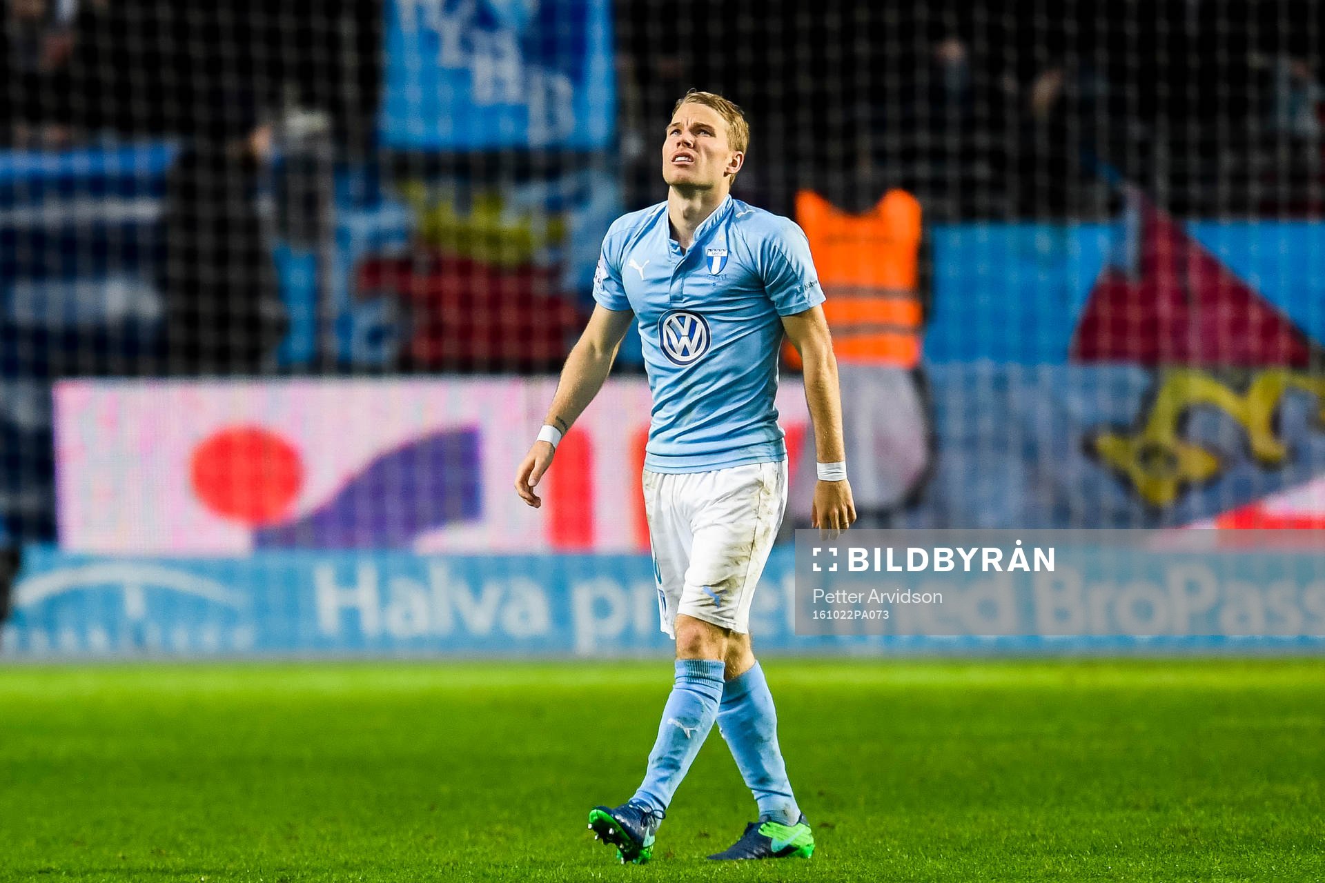 Malmö FFs Oscar Lewicki  deppar