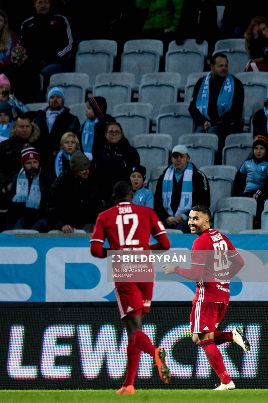 Östersunds Saman Ghoddos jublar