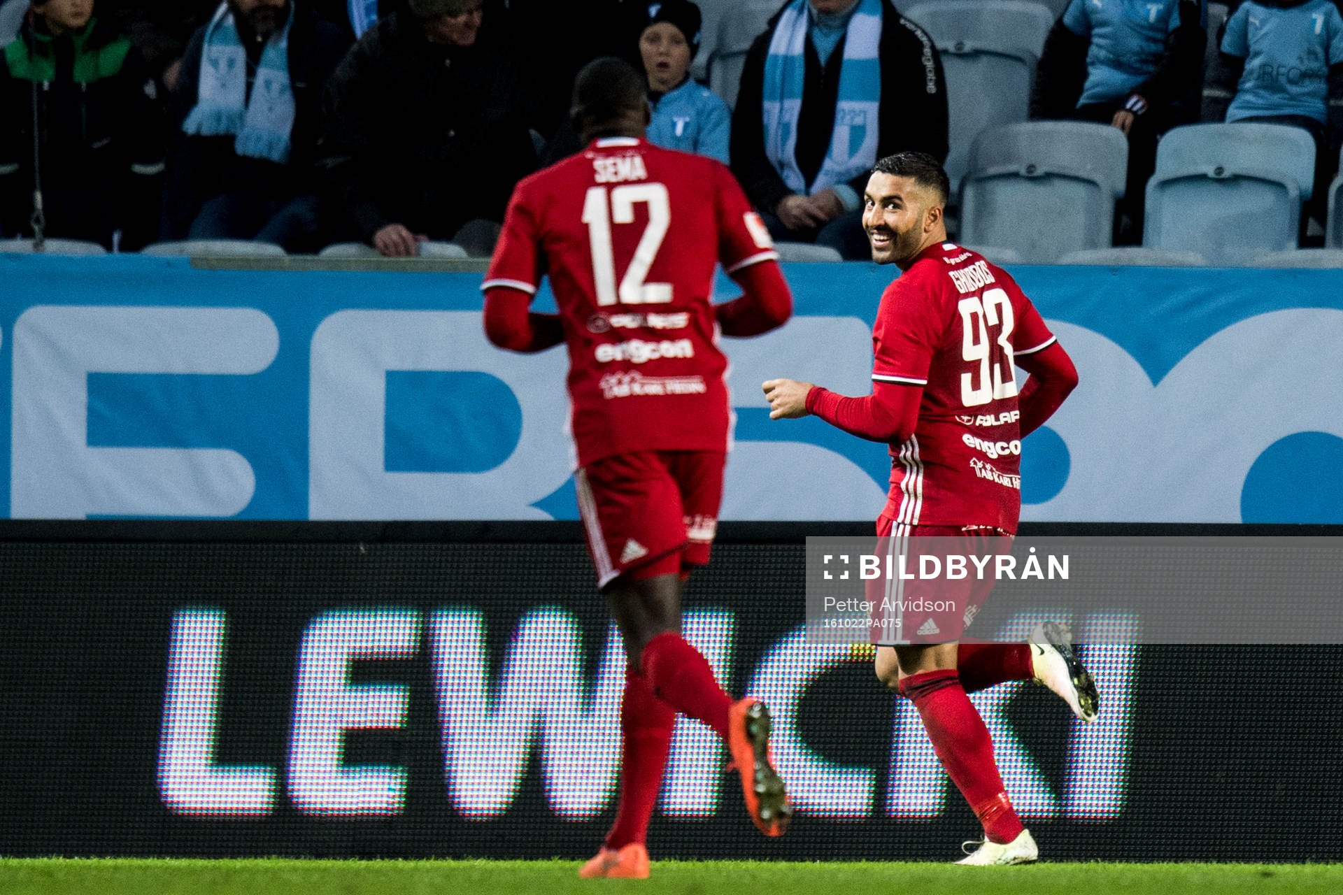 Östersunds Saman Ghoddos jublar