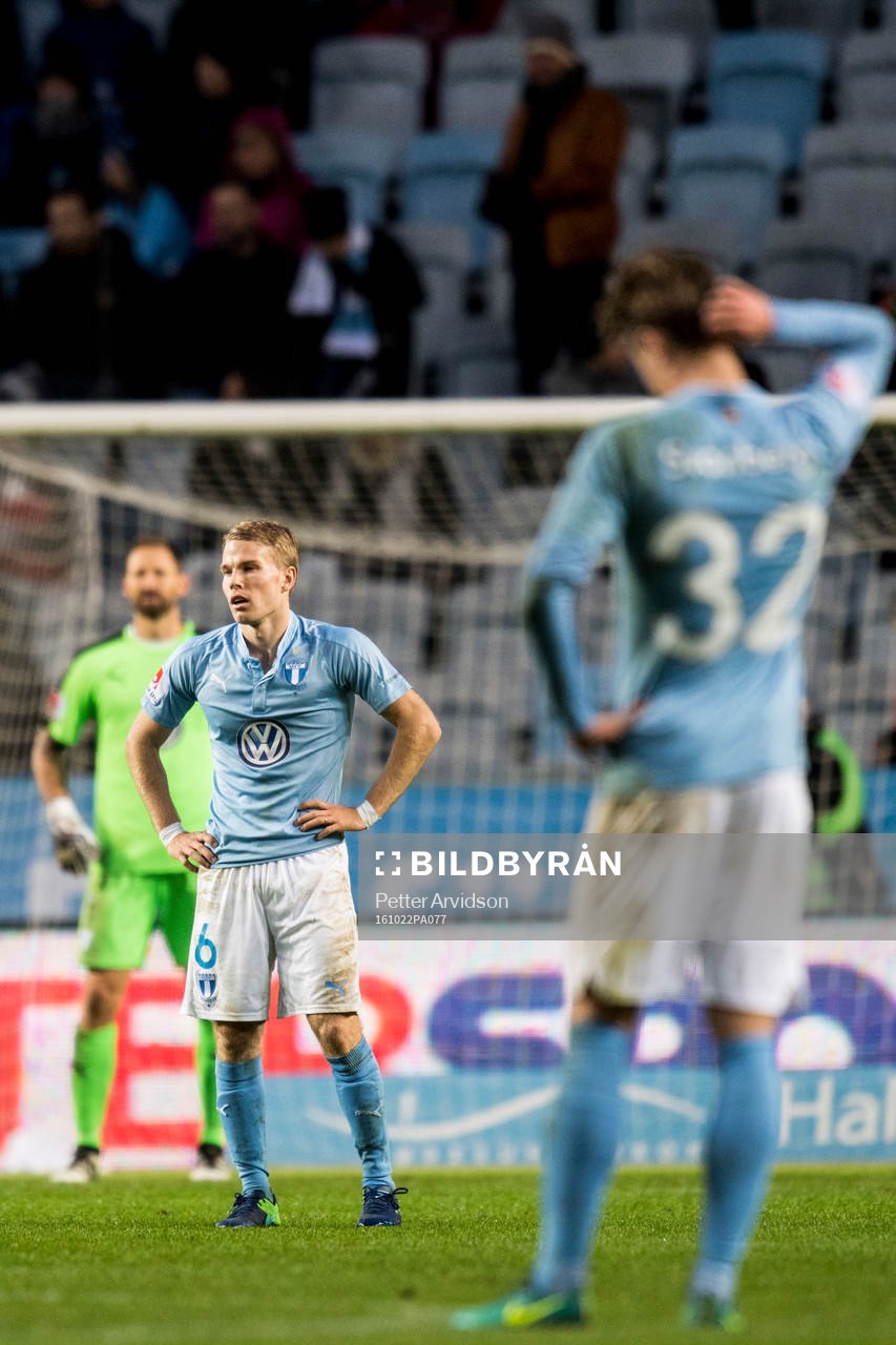 Malmö FFs Oscar Lewicki, målvakt Johan Wiland och Mattias