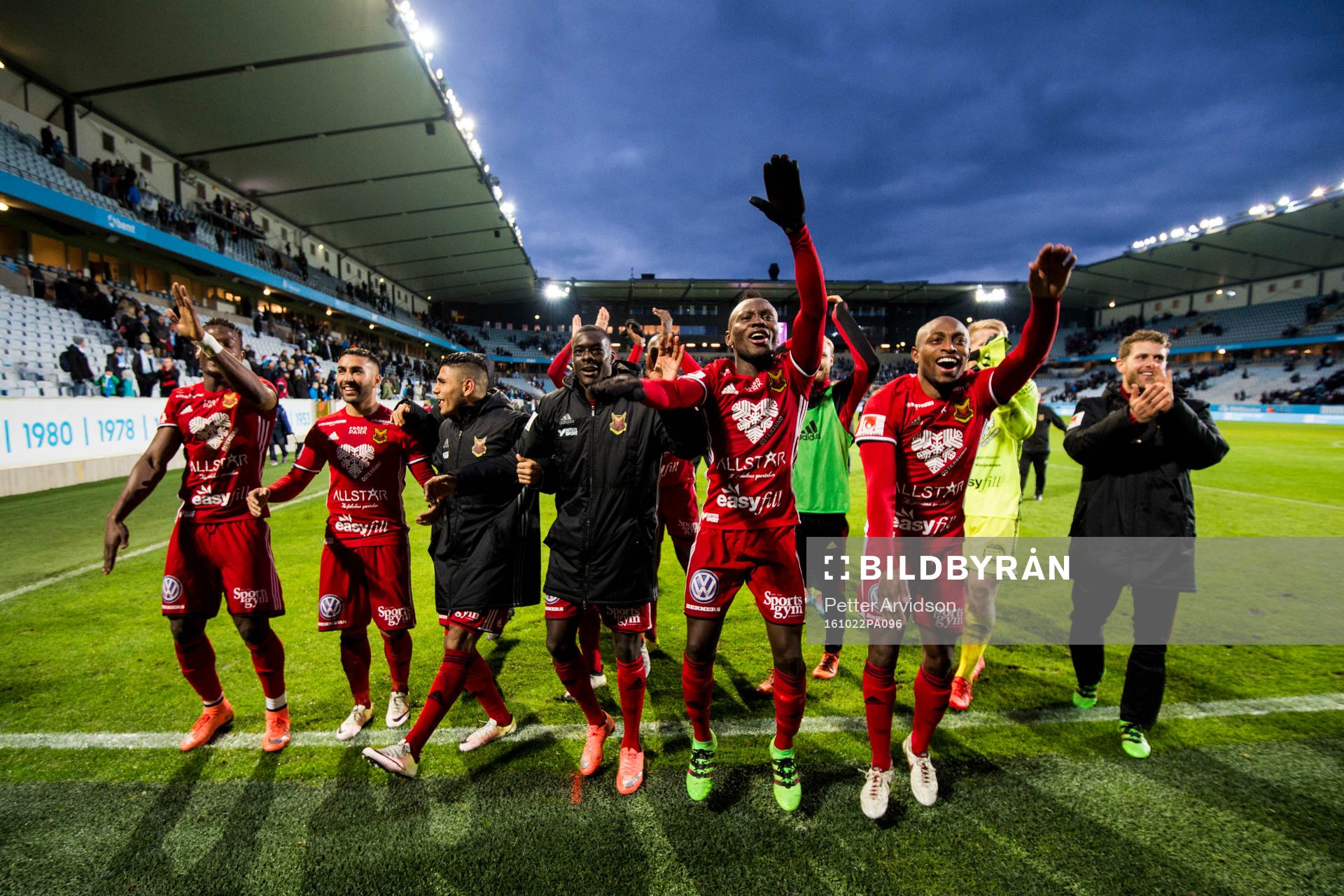 Östersunds spelare jublar