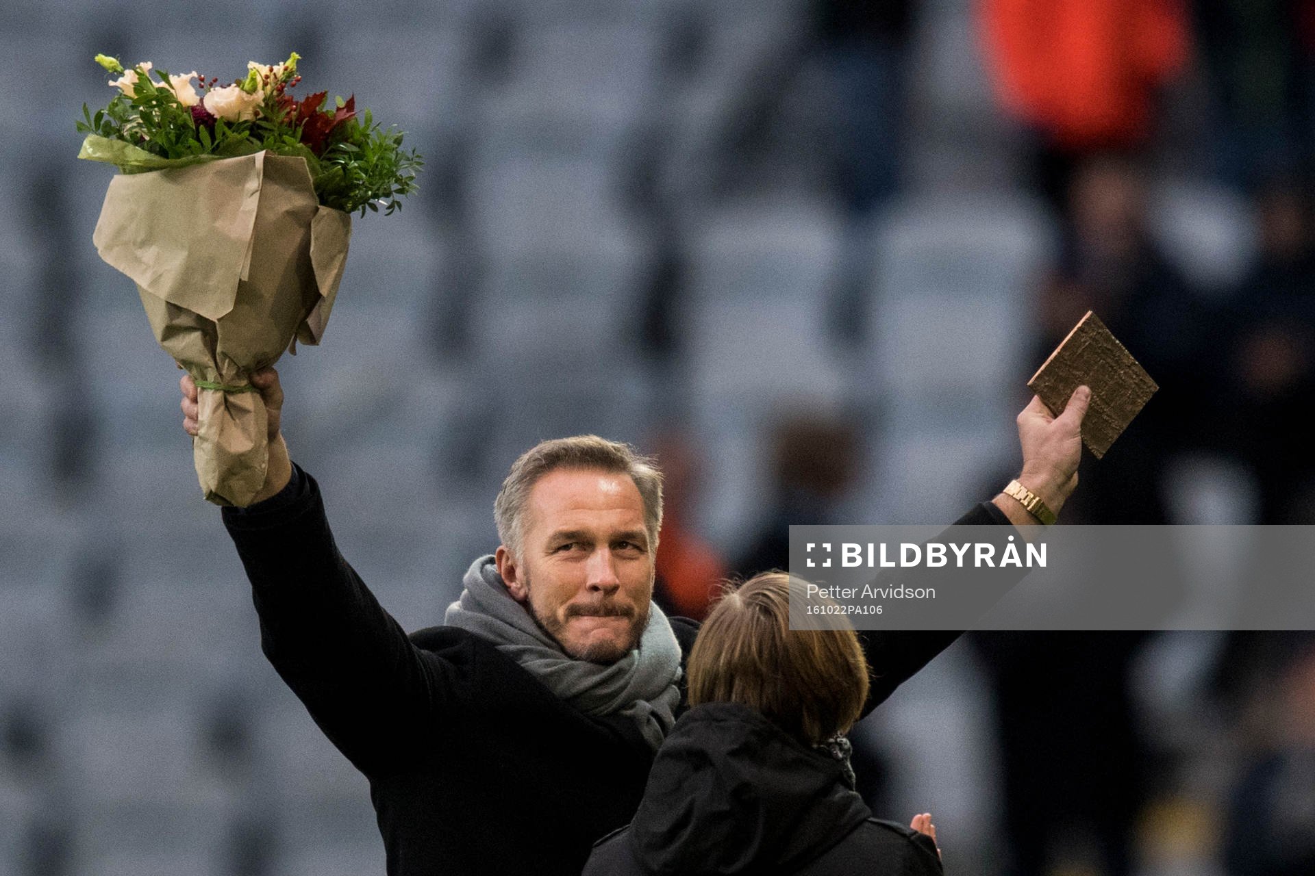 Patrik Andersson hyllas i halvtid