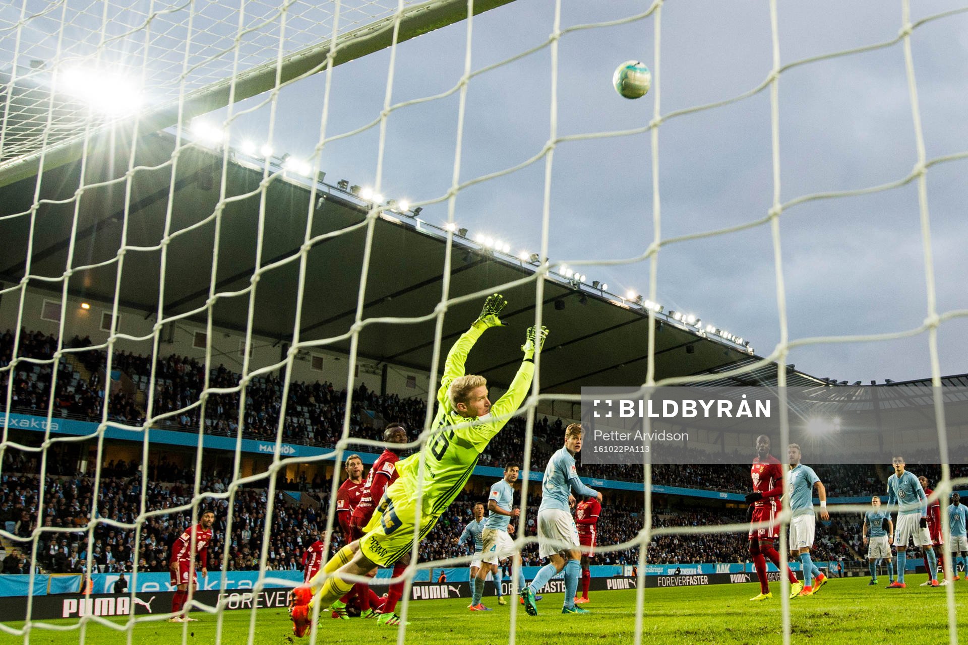 Malmö FFs Mattias Svanberg med målchans mot Östersunds