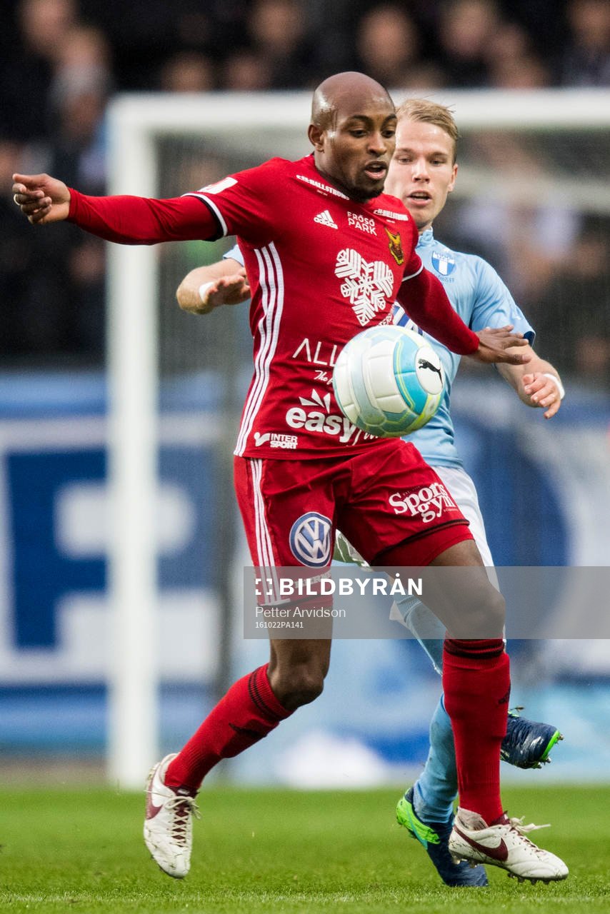 Östersunds Fouad Bachirou och Malmö FFs Oscar Lewicki