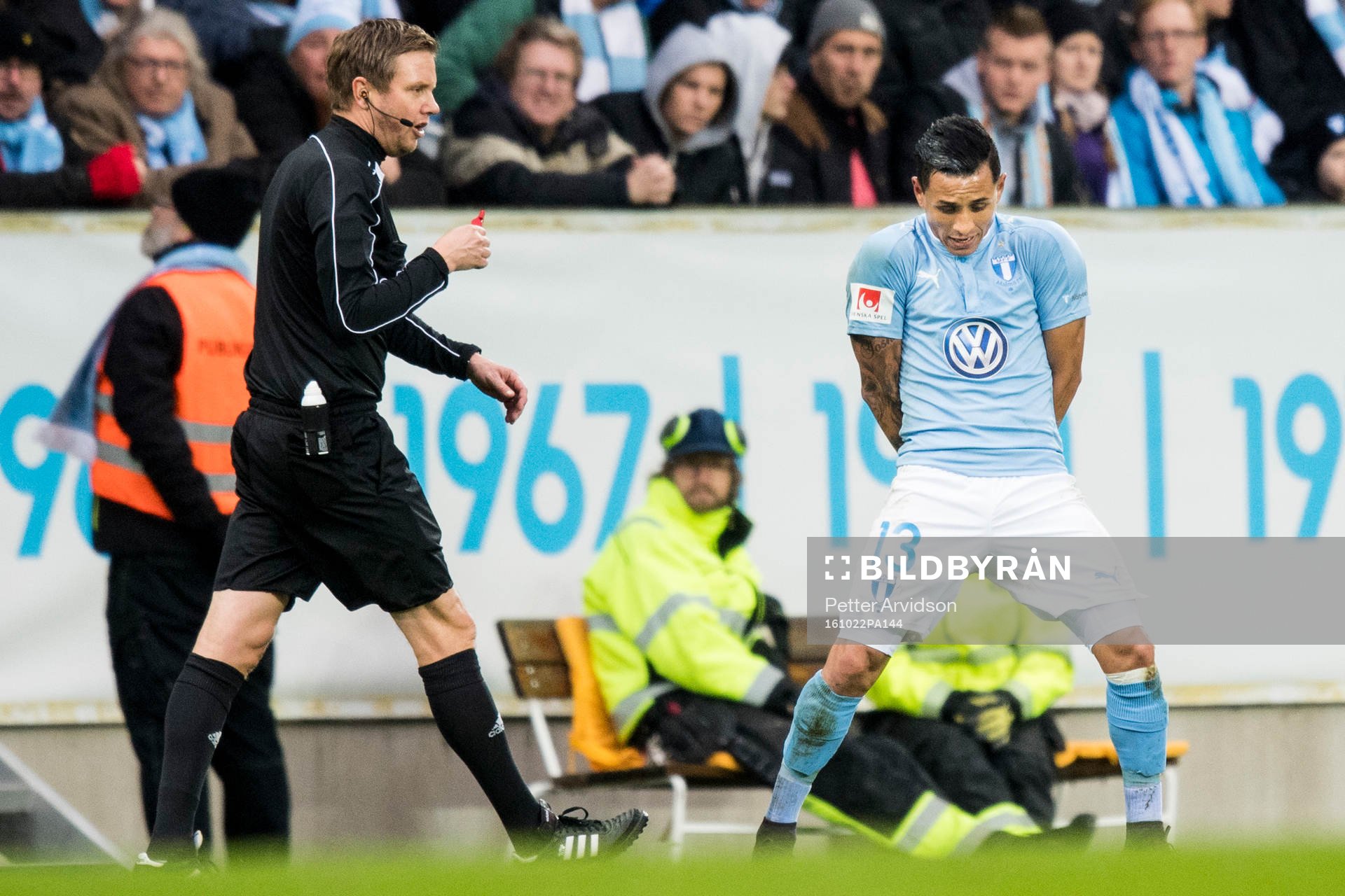 Domare Martin Strömbergsson och Malmö FFs Yoshimar Yotún