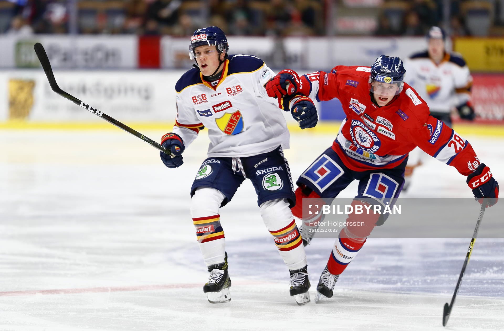 Djurgårdens Patrik Lundh och Linköpings Emil Kristensen