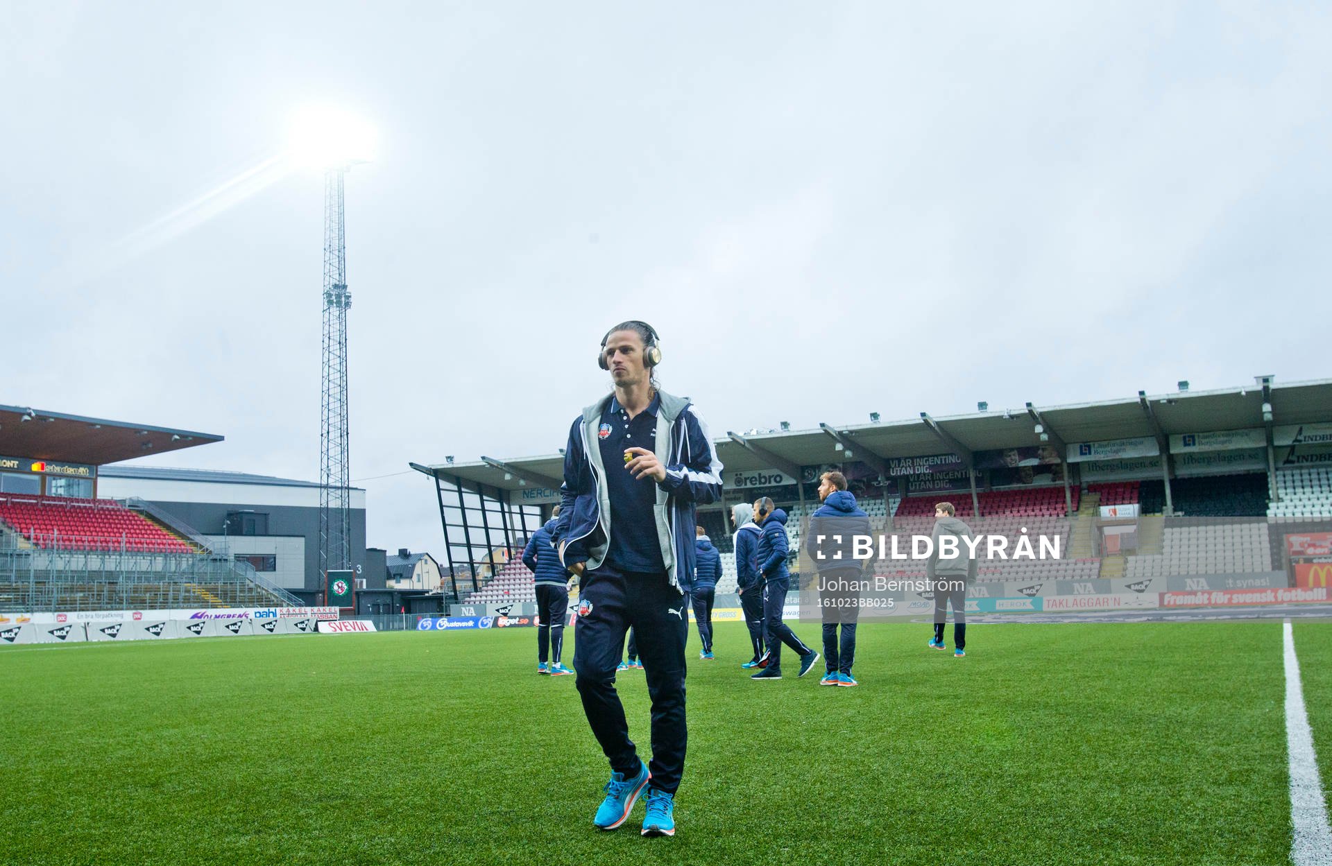 Helsingborgsspelarna är ute och känner på gräset på