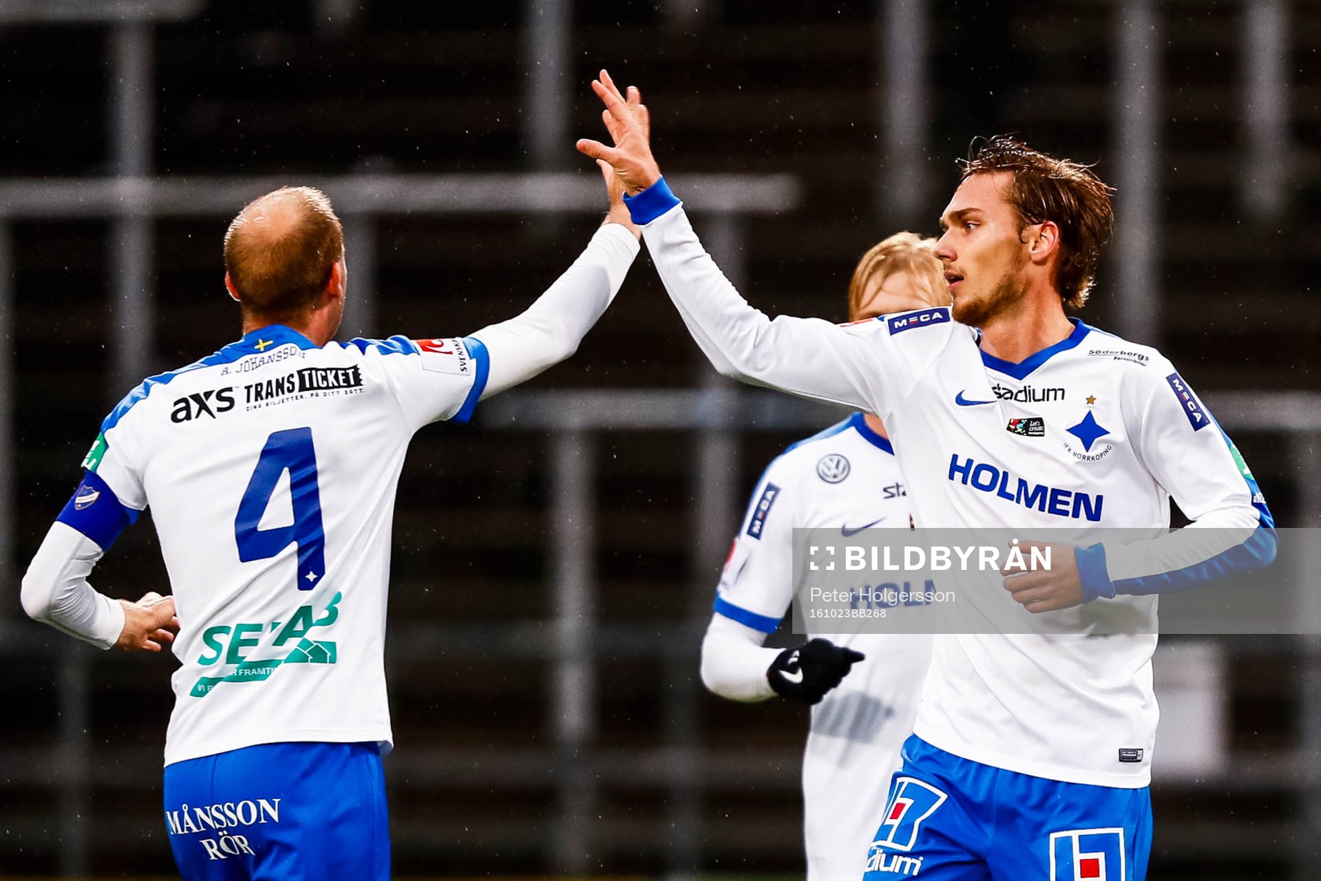 Norrköpings Linus Wahlqvist och Andreas Johansson jublar