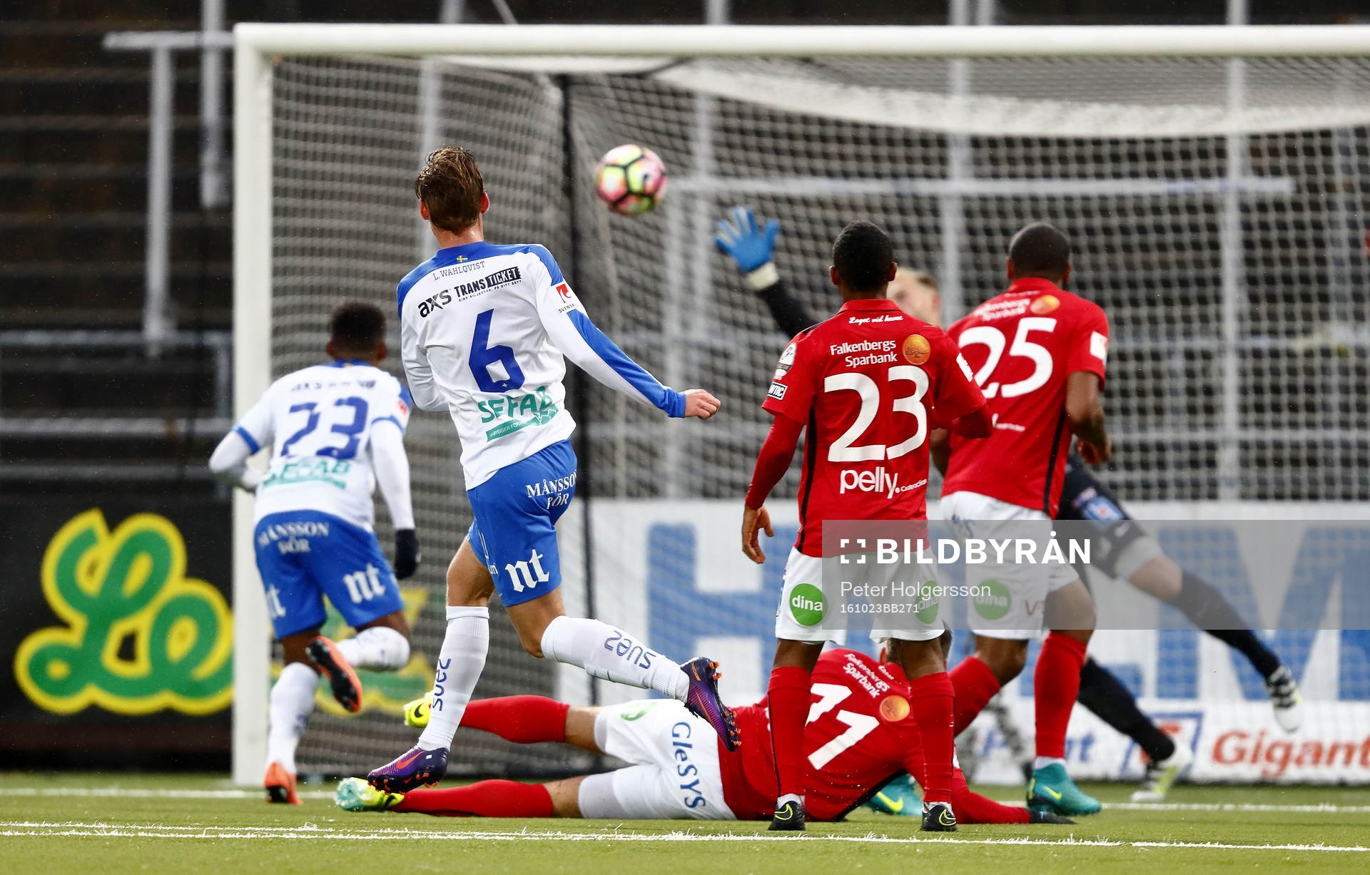 Mål 1-1 av Norrköpings Linus Wahlqvist förbi Falkenbergs