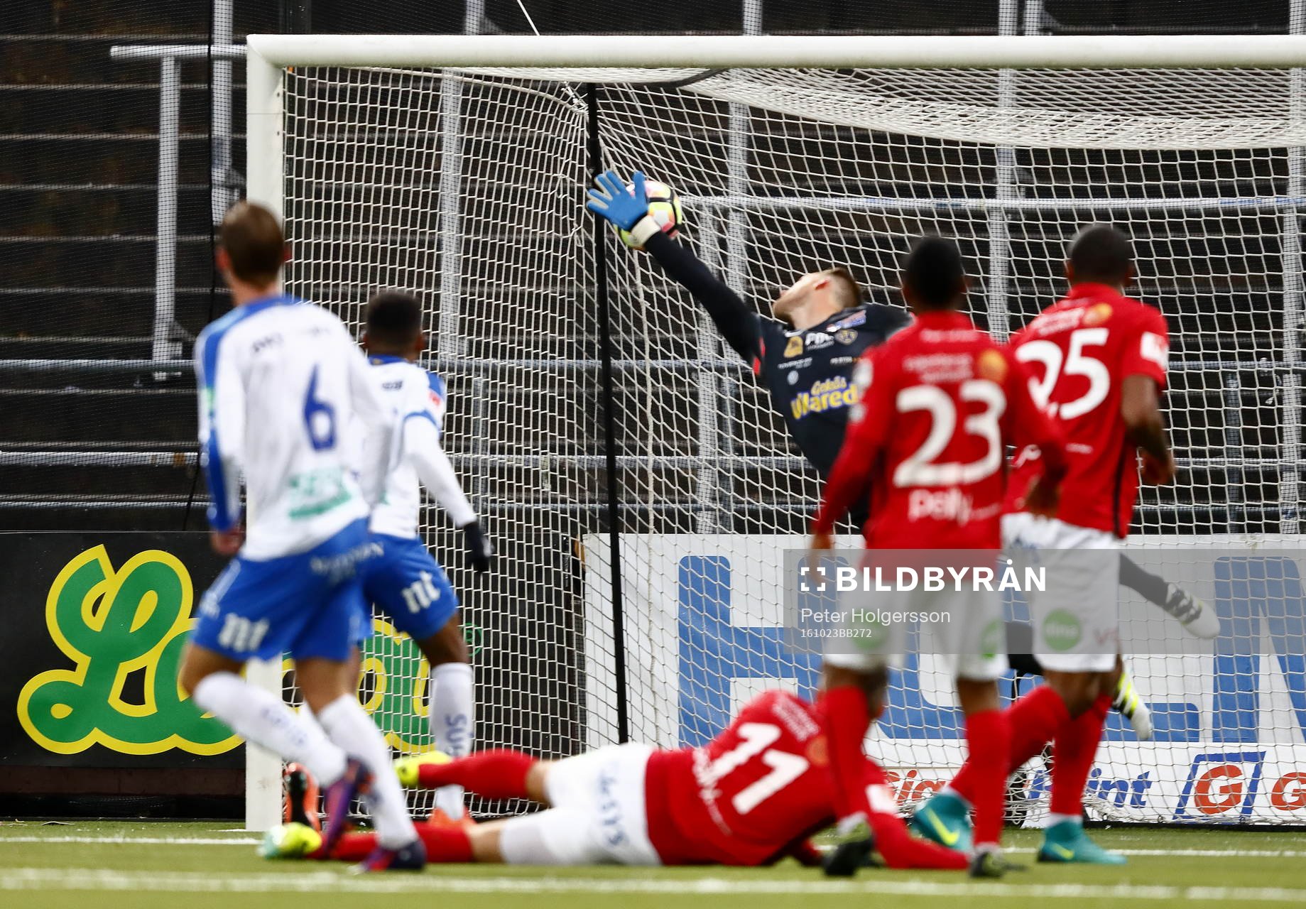 Mål 1-1 av Norrköpings Linus Wahlqvist förbi Falkenbergs