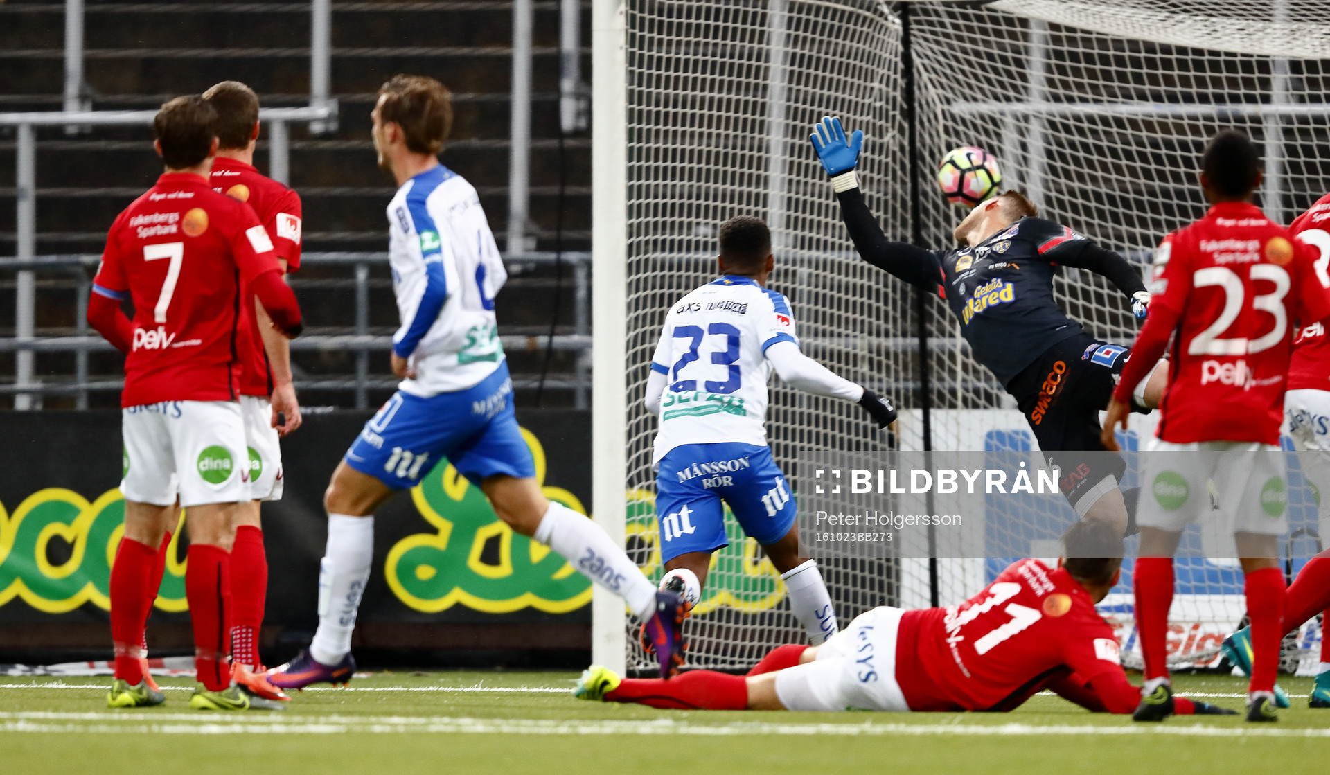 Mål 1-1 av Norrköpings Linus Wahlqvist förbi Falkenbergs