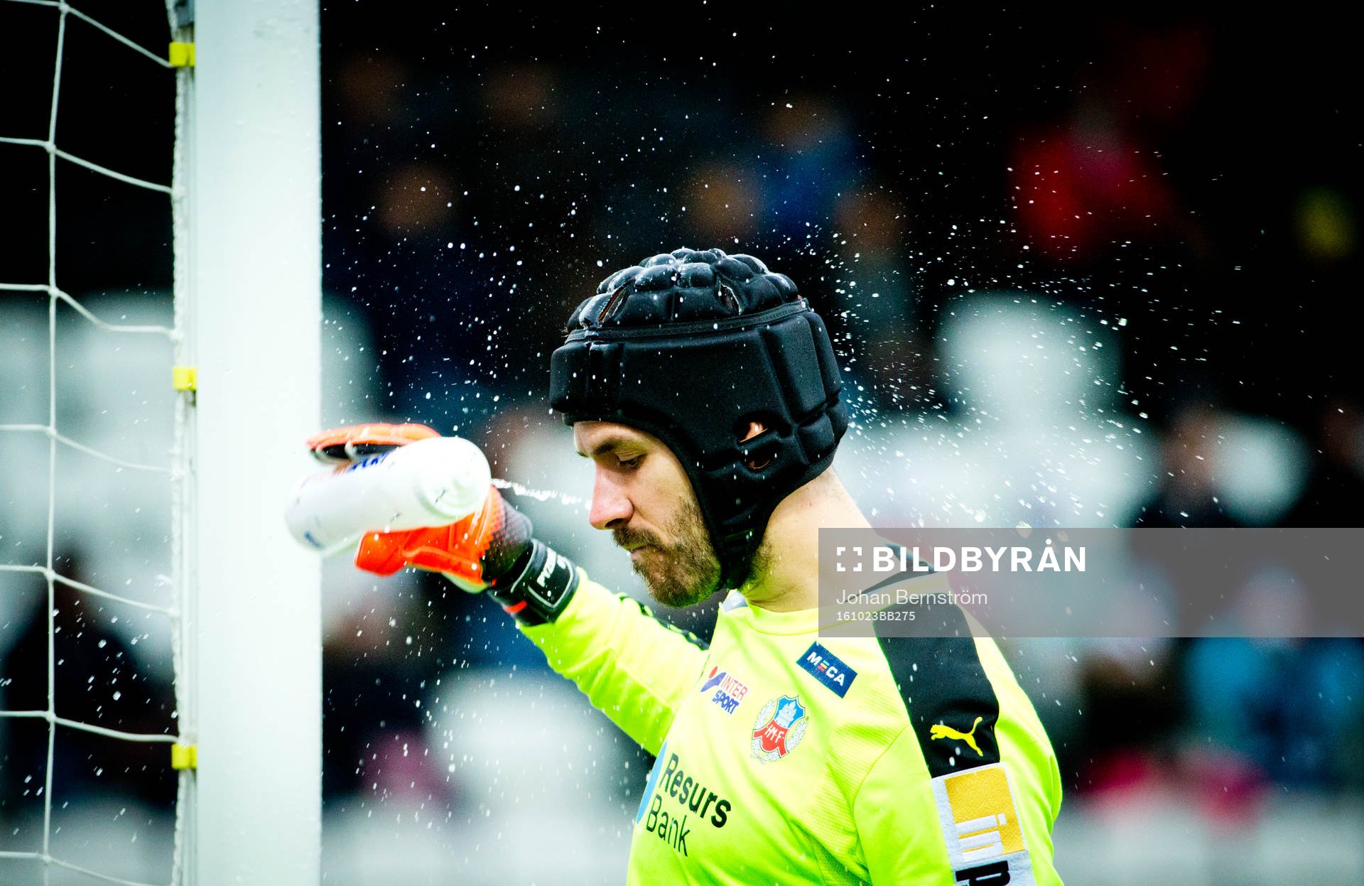 Helsingborgs målvakt Matt Pyzdrowski deppar