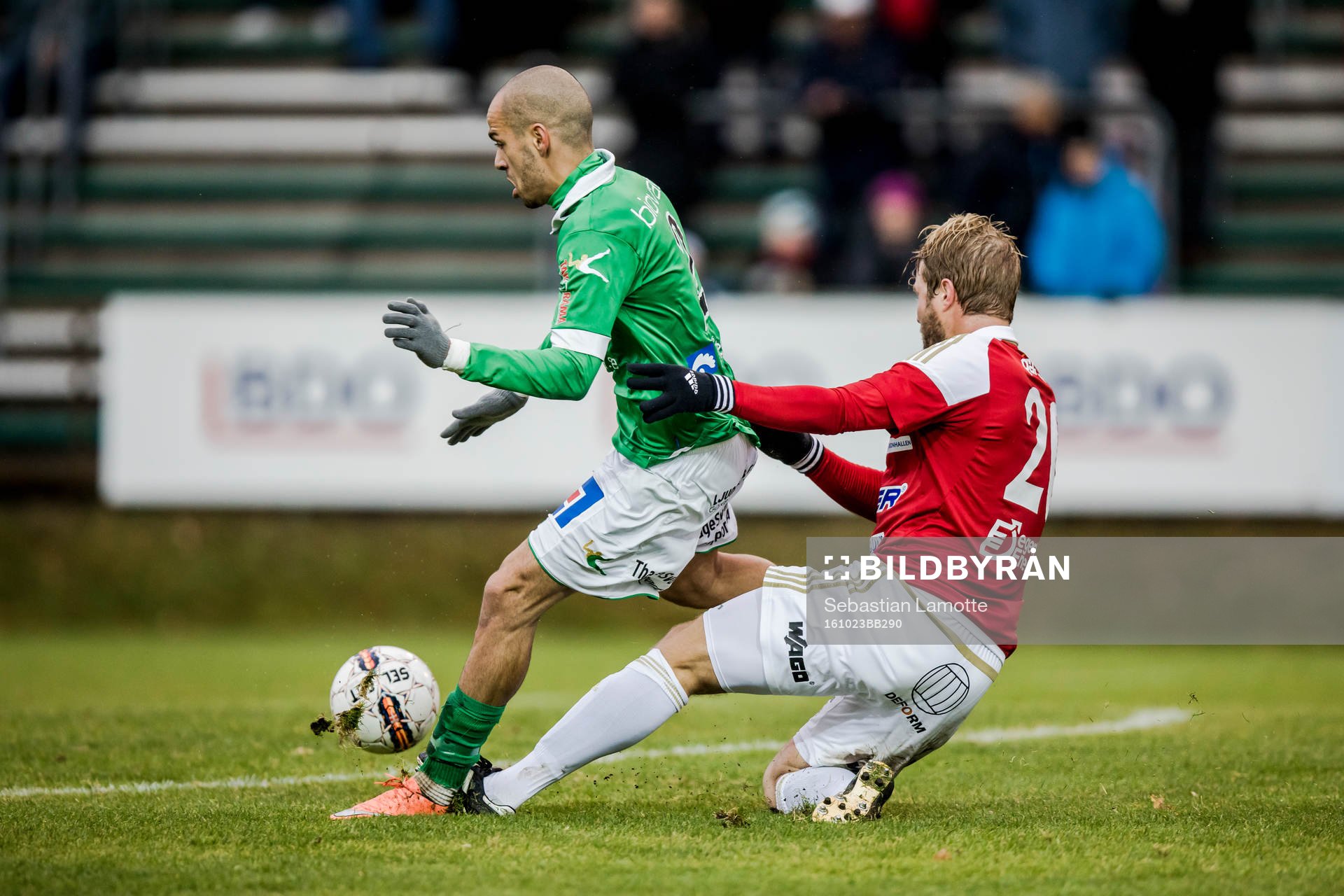 Degerfors Christoffer Wiktorsson bryter ett friläge för
