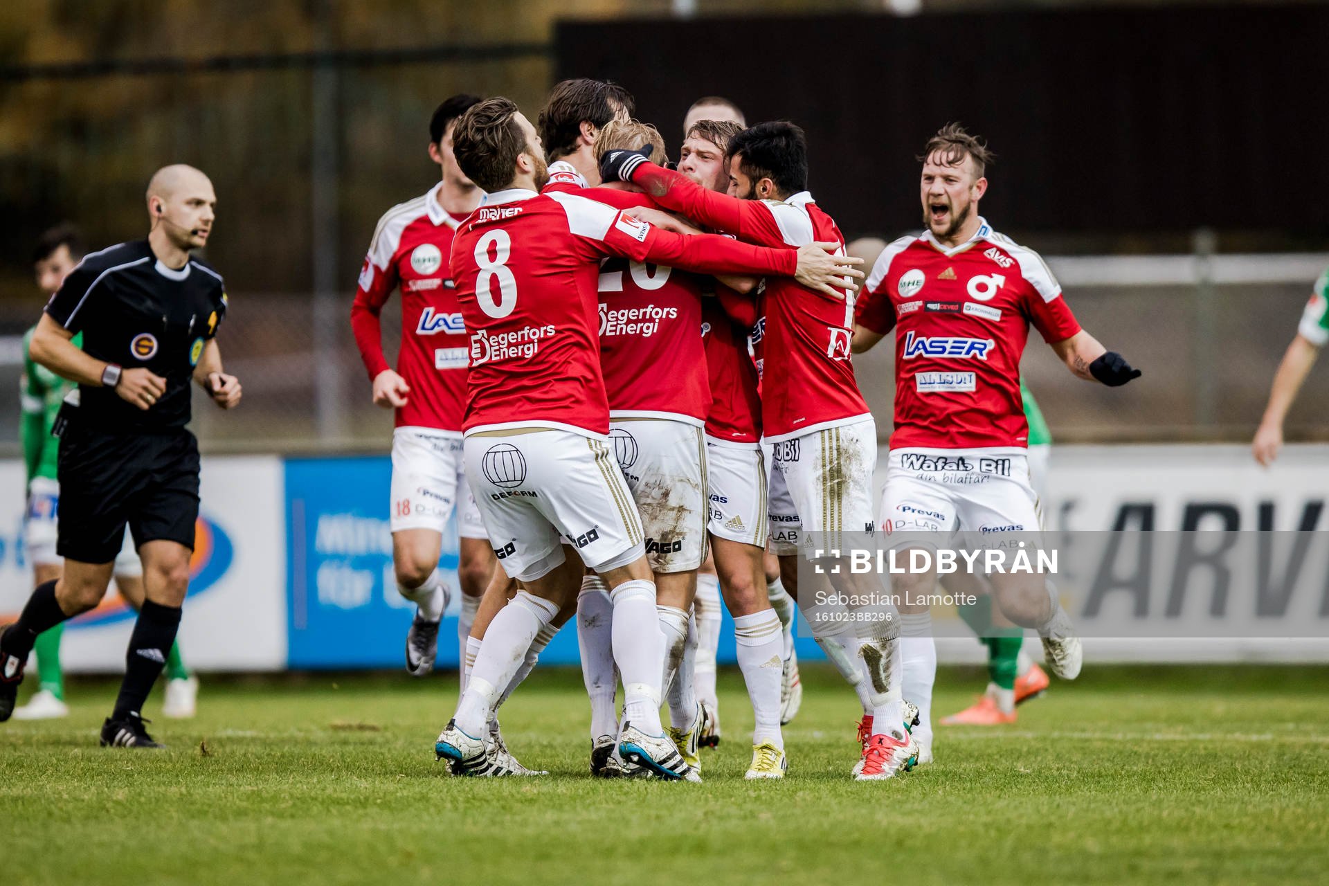 Degerfors Christoffer Wiktorsson har gjort 2-4 och jublar