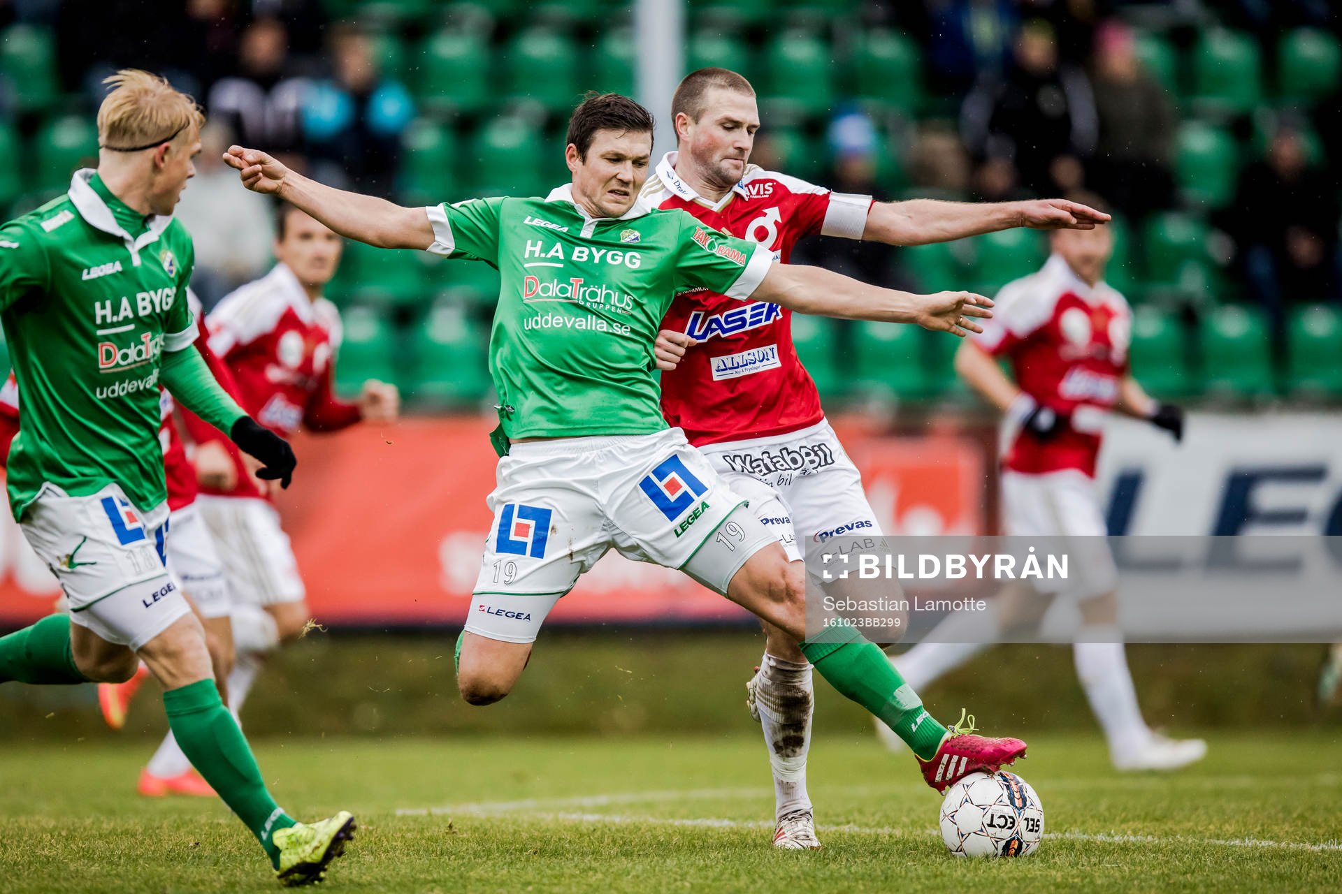 Degerfors Tobias Solberg och Ljungskiles Hannes Stiller