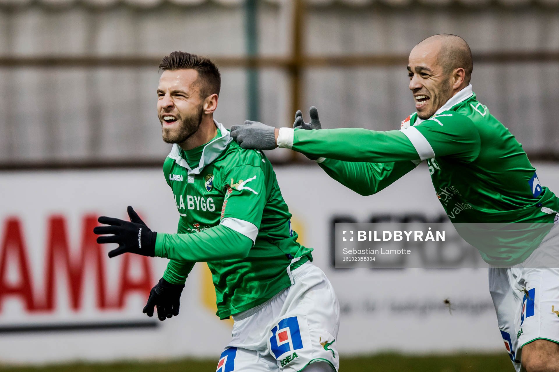 Ljungskiles Admir Bajrovic har kvitterat till 2-2 och jublar