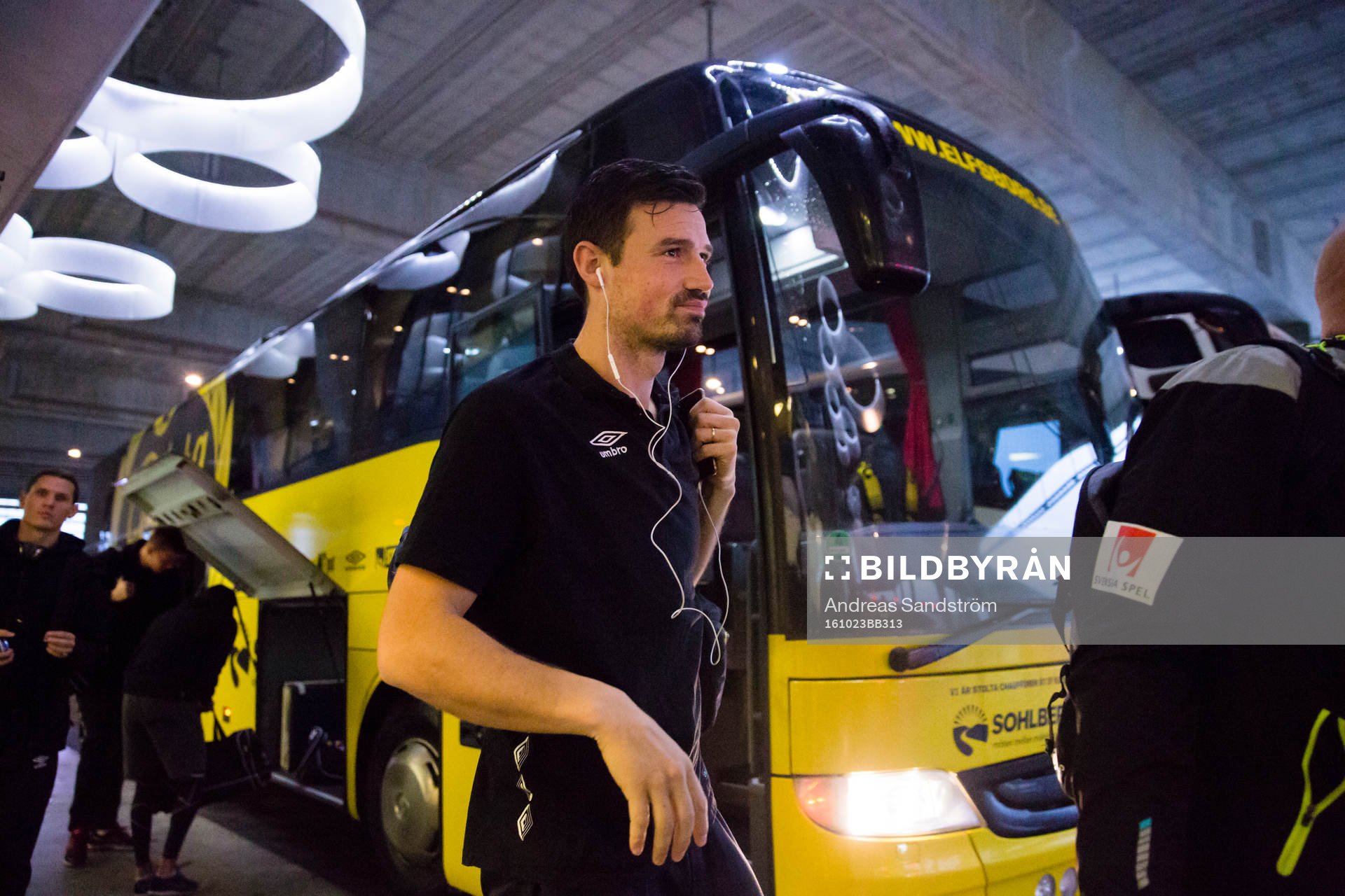 Elfsborgs målvakt Kevin Stuhr Ellegaard anländer till Tele2 Arena inför fotbollsmatchen i Allsvenskan mellan Hammarby och Elfsborg den 23 Oktober 2016 i Stockholm.