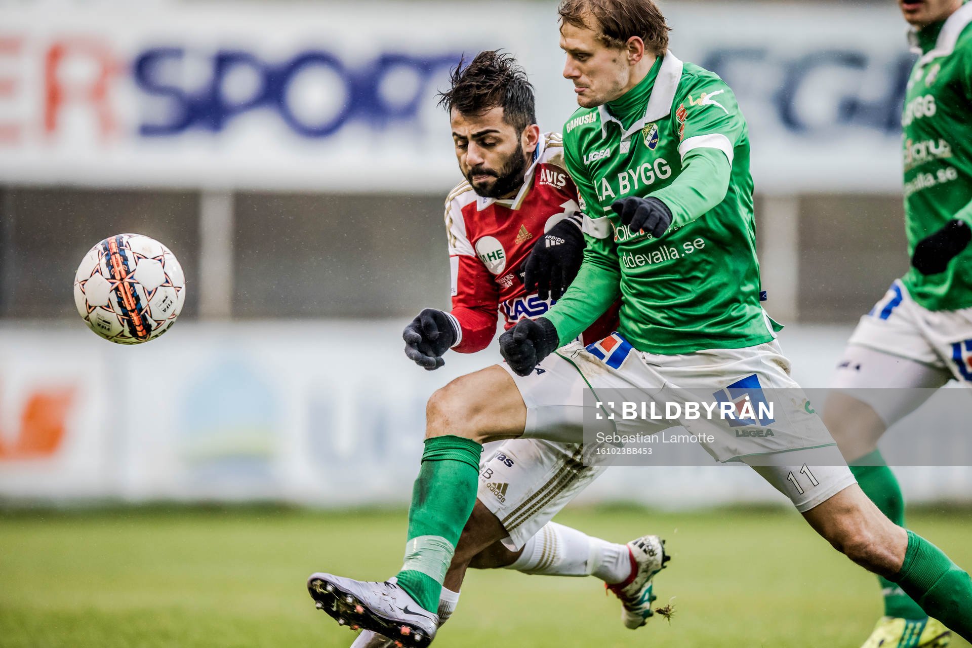 Degerfors Govend Haidar och Ljungskiles Jakob Olsson i duell